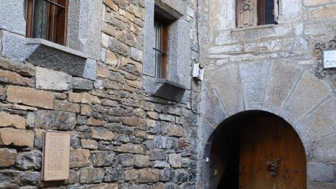 El Pueyo de Araguás, un pueblo del Sobrarbe lleno de poesía. El Pueyo de Araguás, un pueblo del Sobrarbe lleno de poesía.