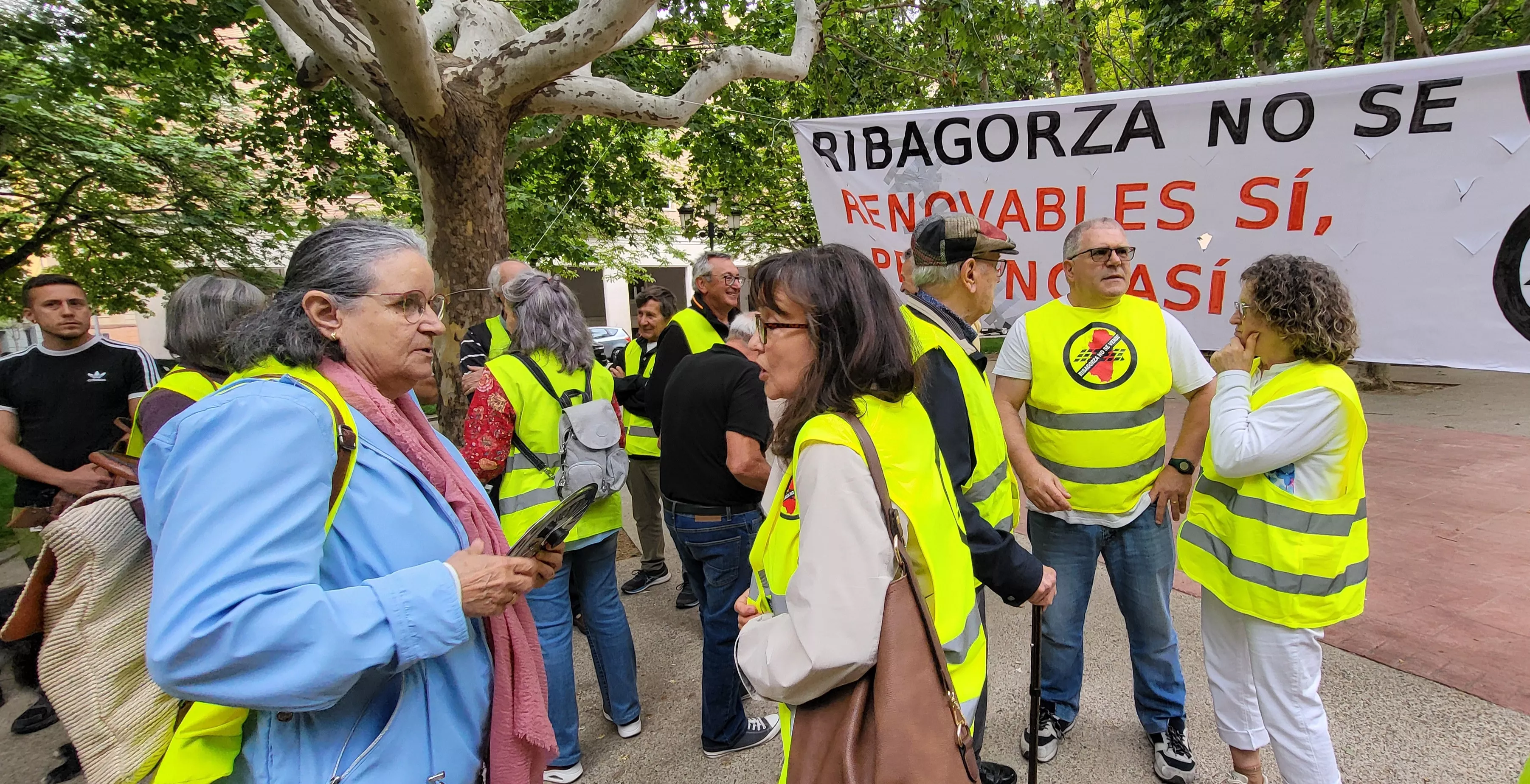 Concentración en Huesca contra los macroparques fotovoltacicos. Foto Mercedes Manterola