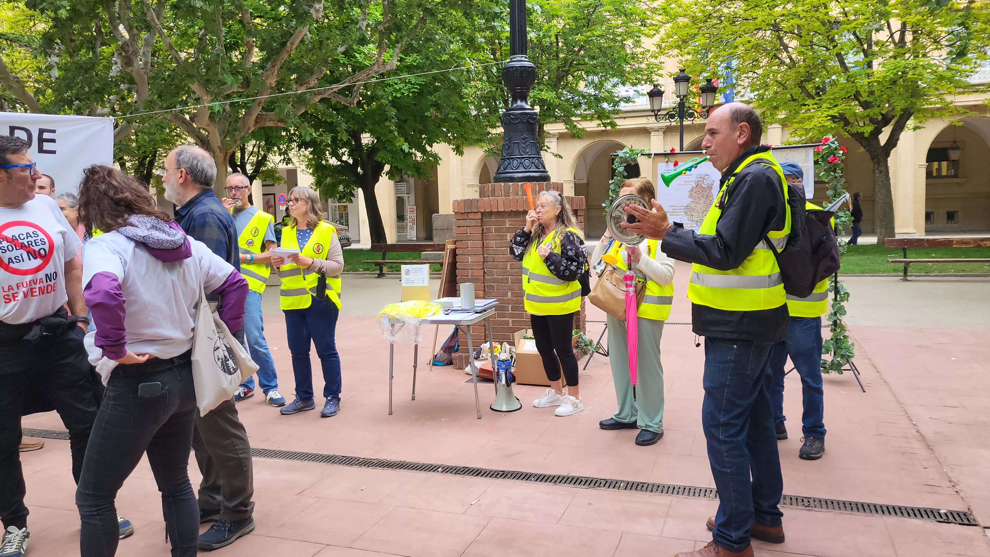 Concentración en Huesca contra los macroparques fotovoltacicos. Foto Mercedes Manterola