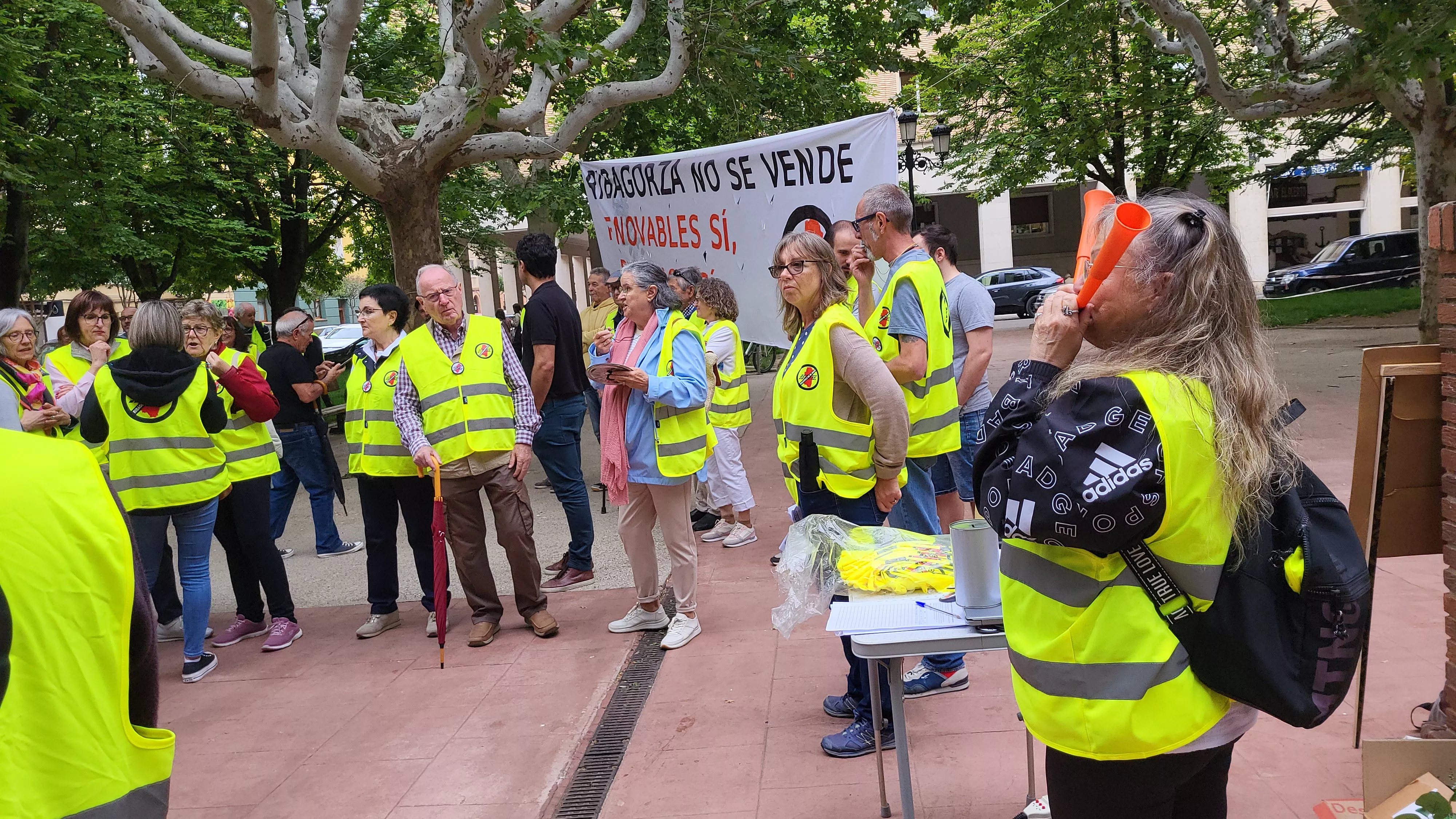 Concentración en Huesca contra los macroparques fotovoltacicos. Foto Mercedes Manterola