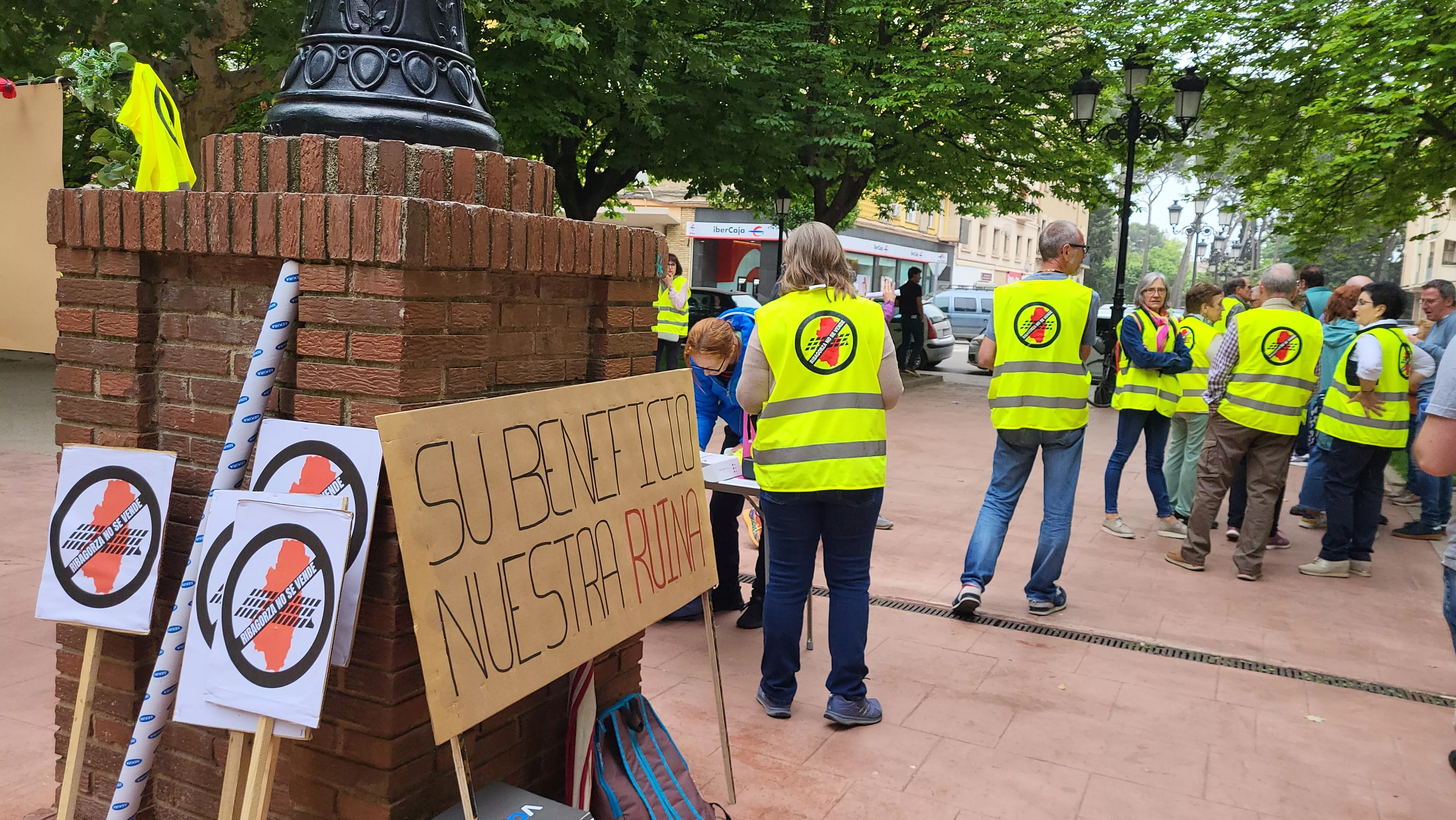 Concentración en Huesca contra los macroparques fotovoltacicos. Foto Mercedes Manterola
