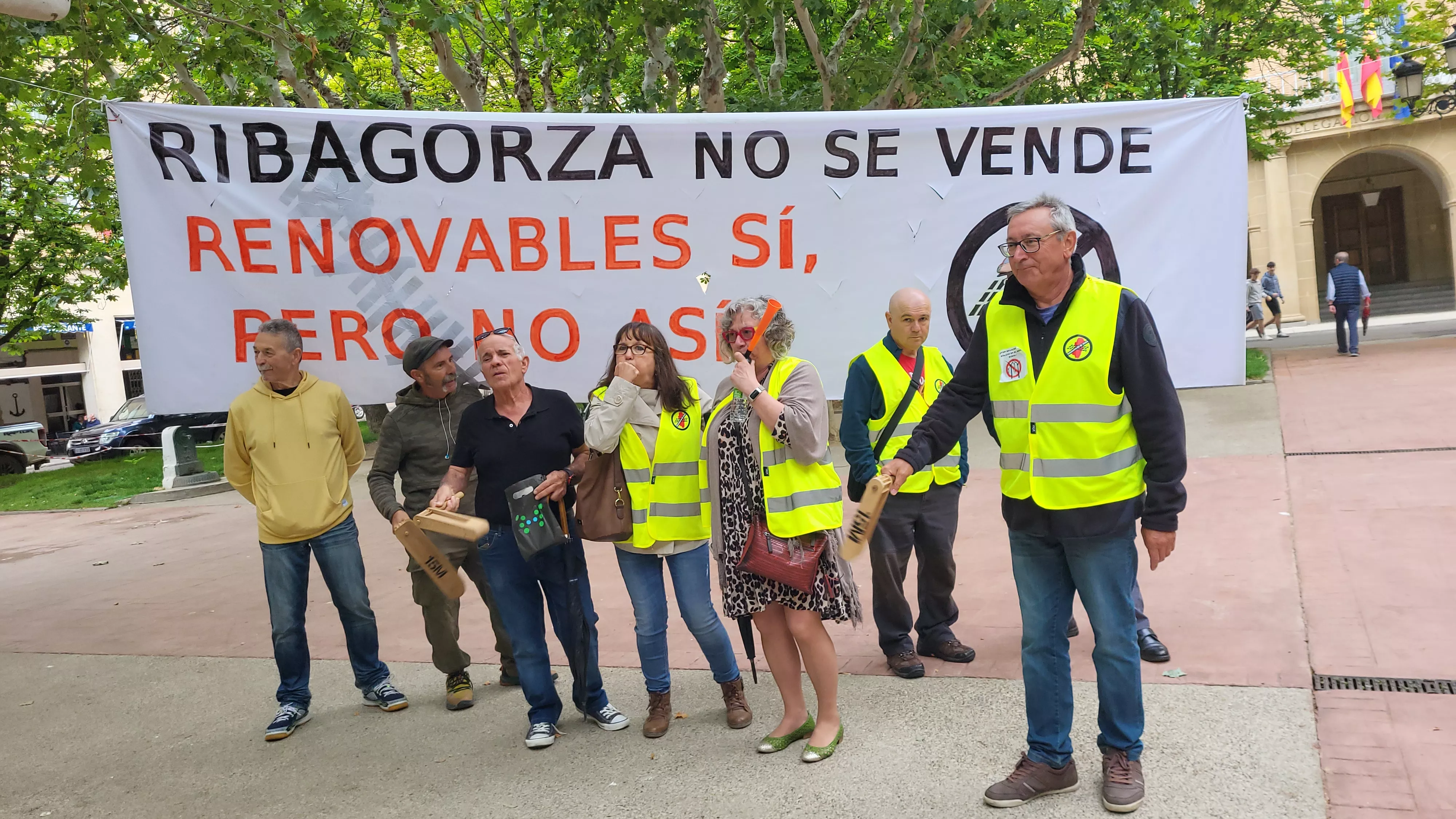 Concentración en Huesca contra los macroparques fotovoltacicos. Foto Mercedes Manterola