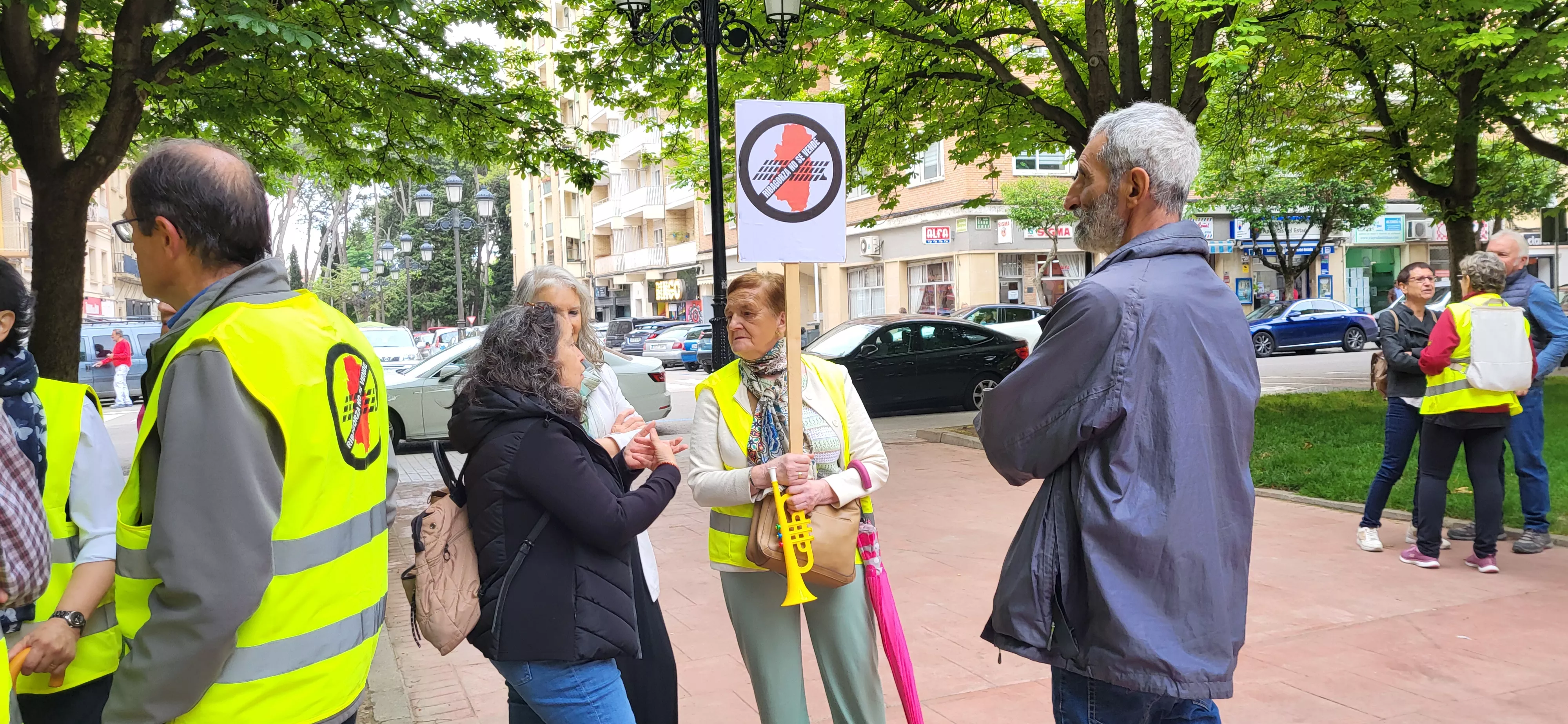 Concentración en Huesca contra los macroparques fotovoltacicos. Foto Mercedes Manterola