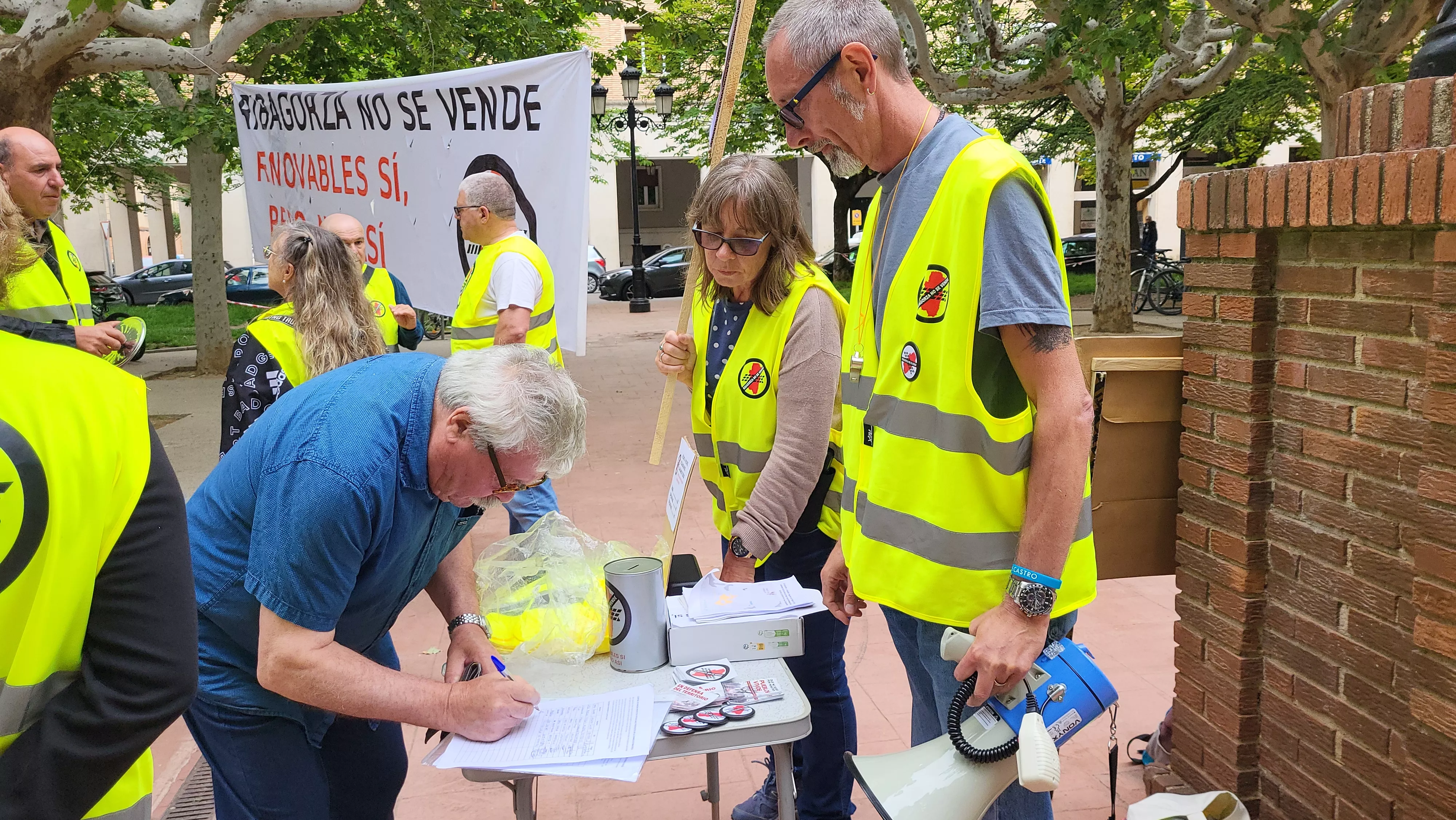 Concentración en Huesca contra los macroparques fotovoltacicos. Foto Mercedes Manterola