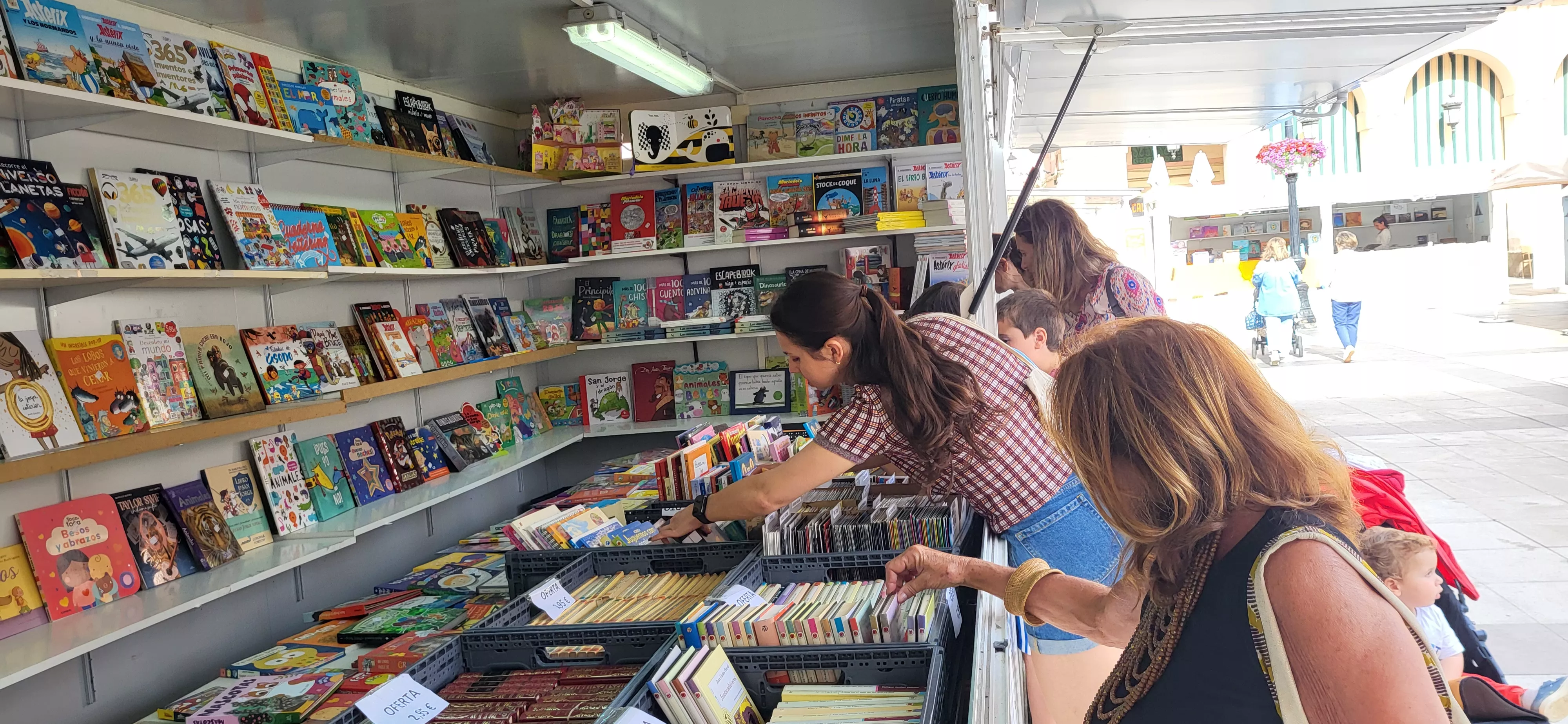 Feria del Libro de Huesca este lunes 27 de mayo. Foto Mercedes Manterola