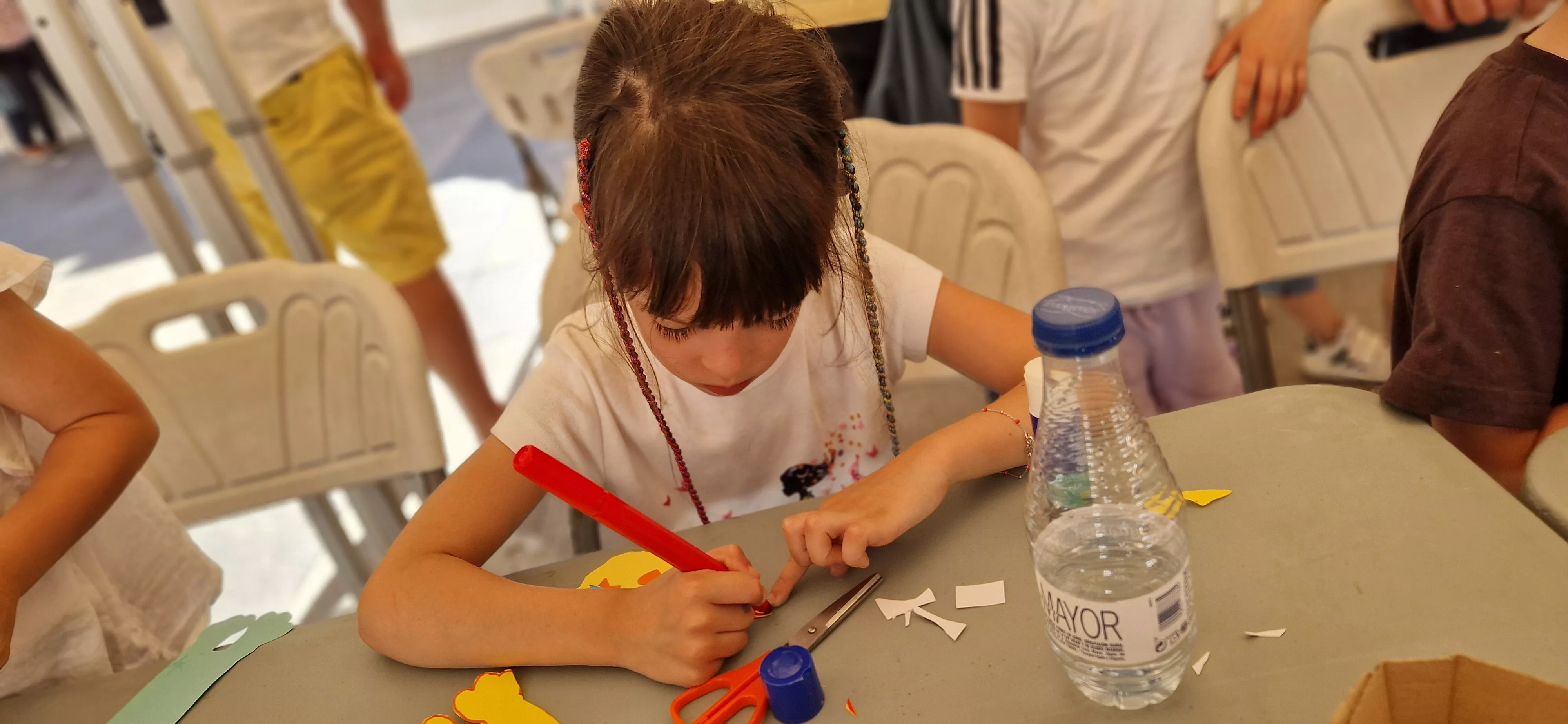 Taller de manualidades con Vicky de Sus. Foto Myriam Martínez