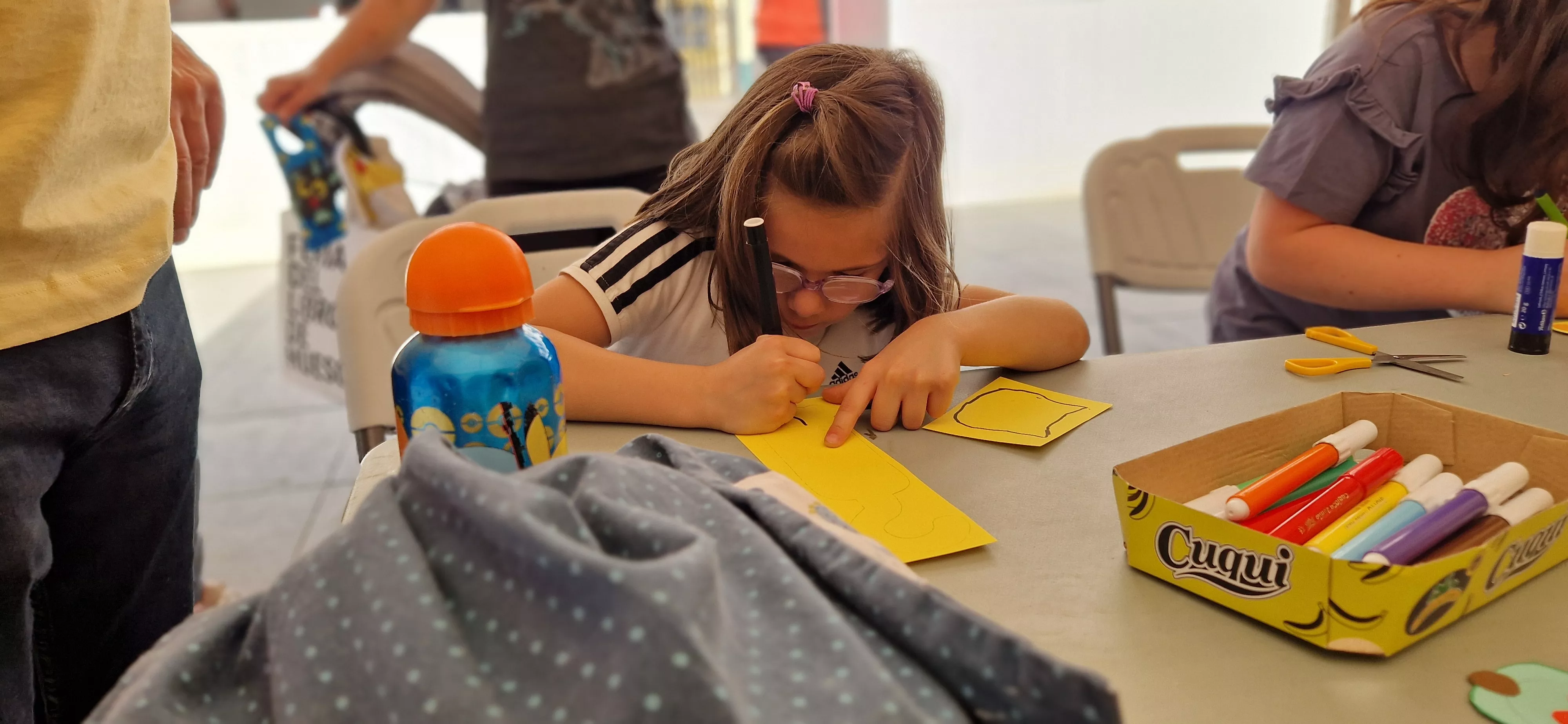 Taller de manualidades con Vicky de Sus. Foto Myriam Martínez