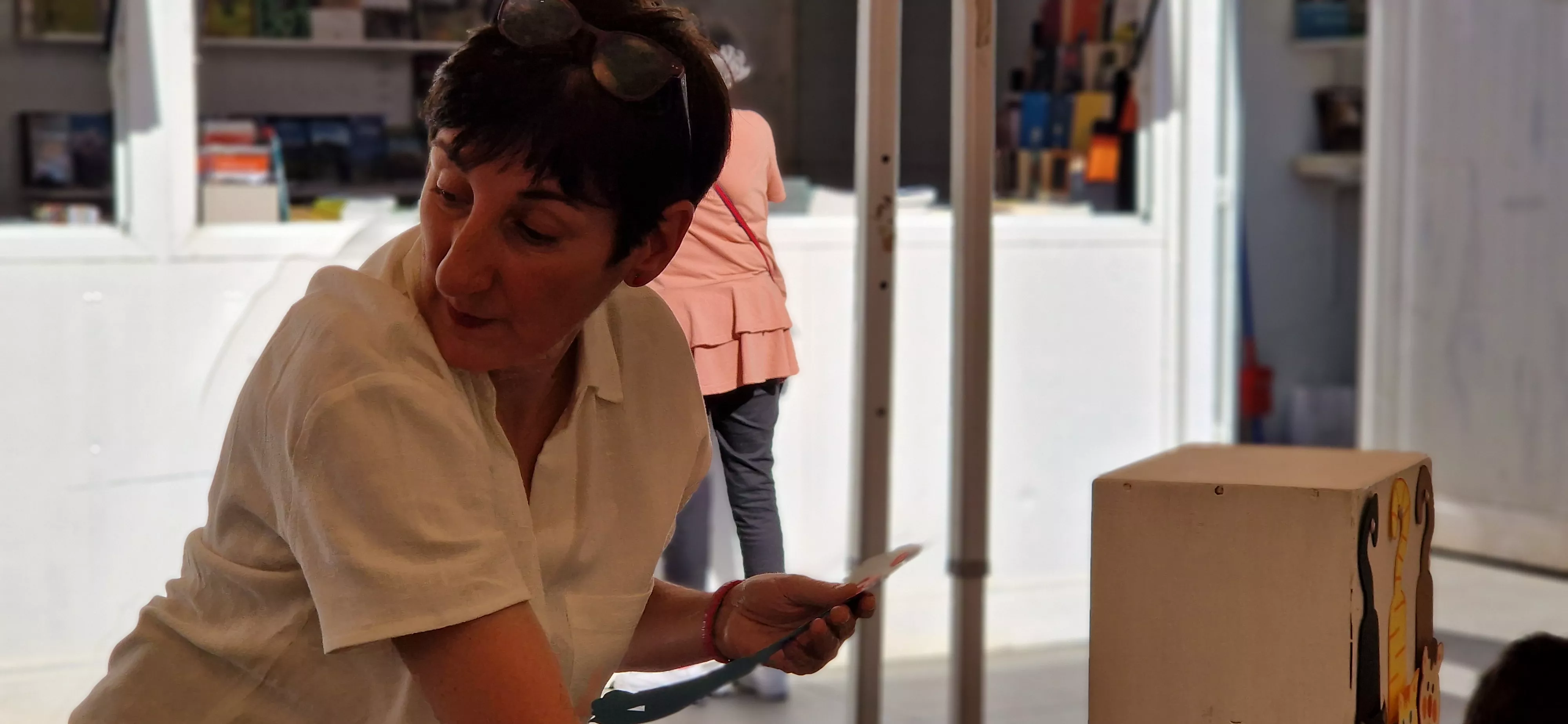 Taller de manualidades con Vicky de Sus. Foto Myriam Martínez