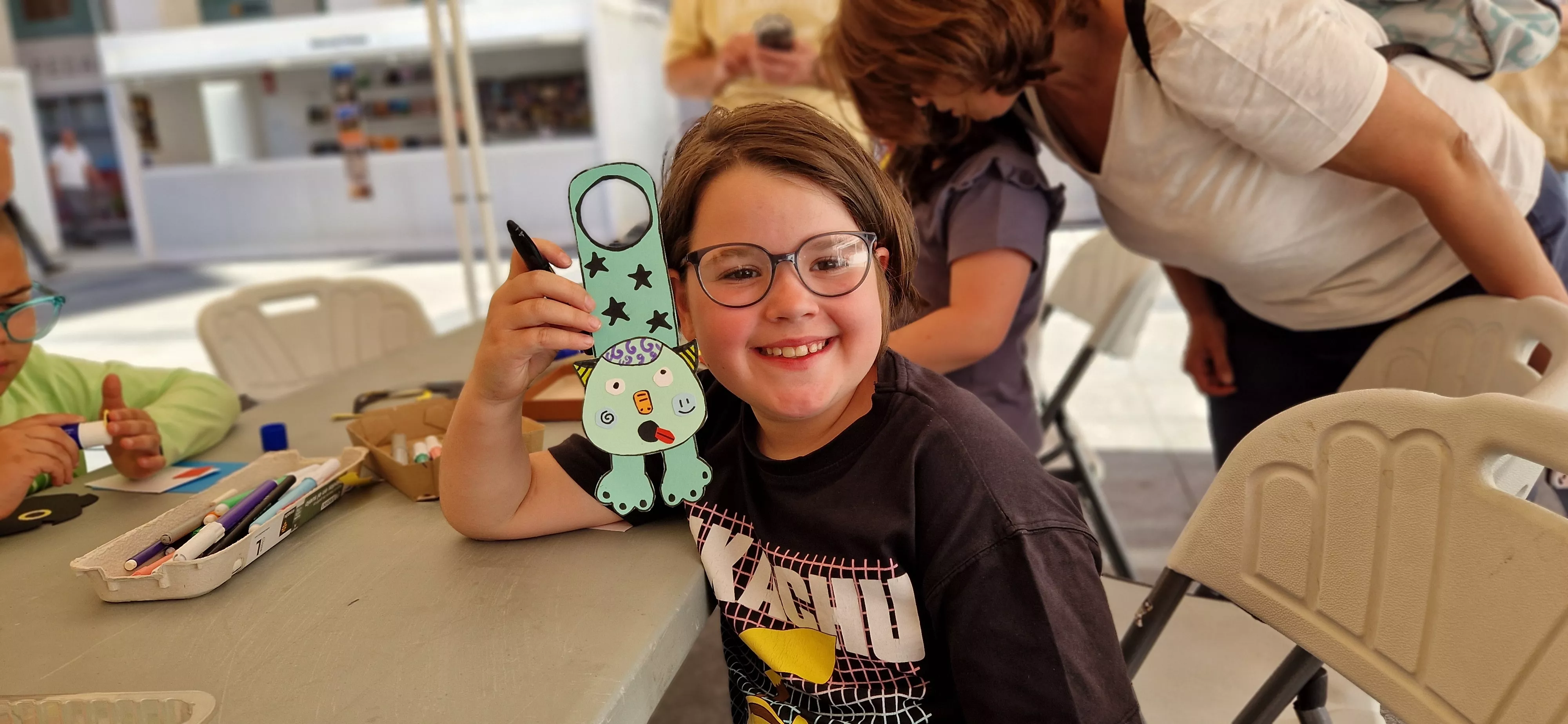 Taller de manualidades con Vicky de Sus. Foto Myriam Martínez