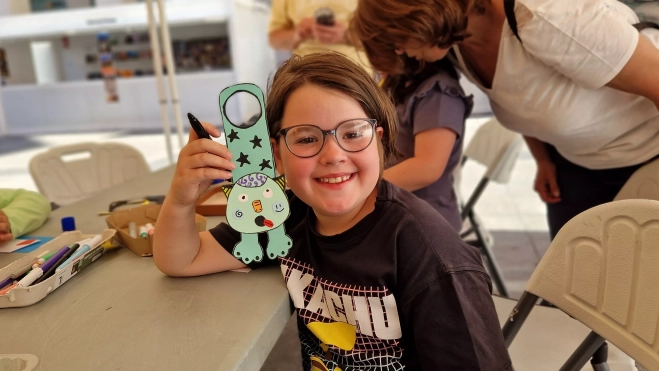 Taller de manualidades con Vicky de Sus. Foto Myriam Martínez Taller de manualidades con Vicky de Sus. Foto Myriam Martínez