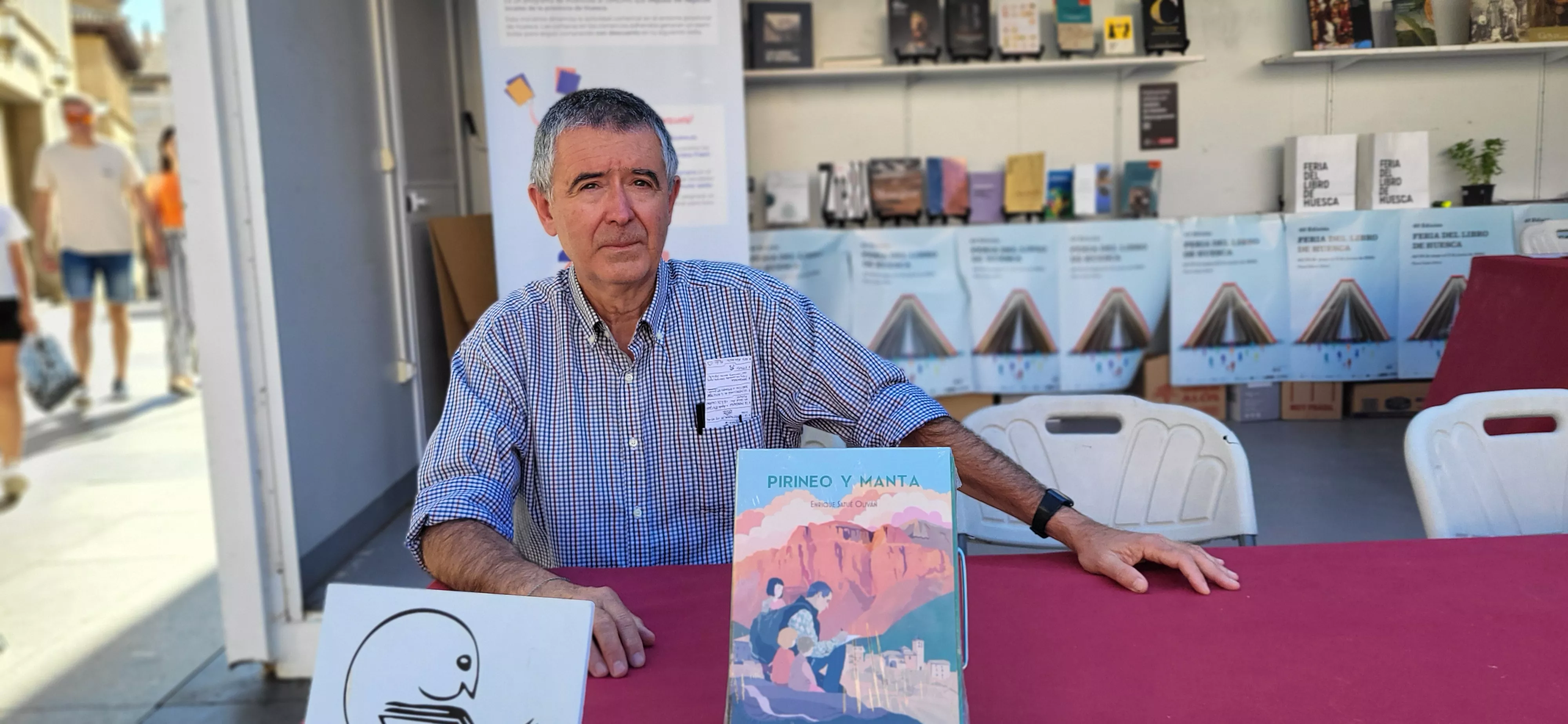 Enrique Satué y "Pirineo y manta". Foto Mercedes Manterola