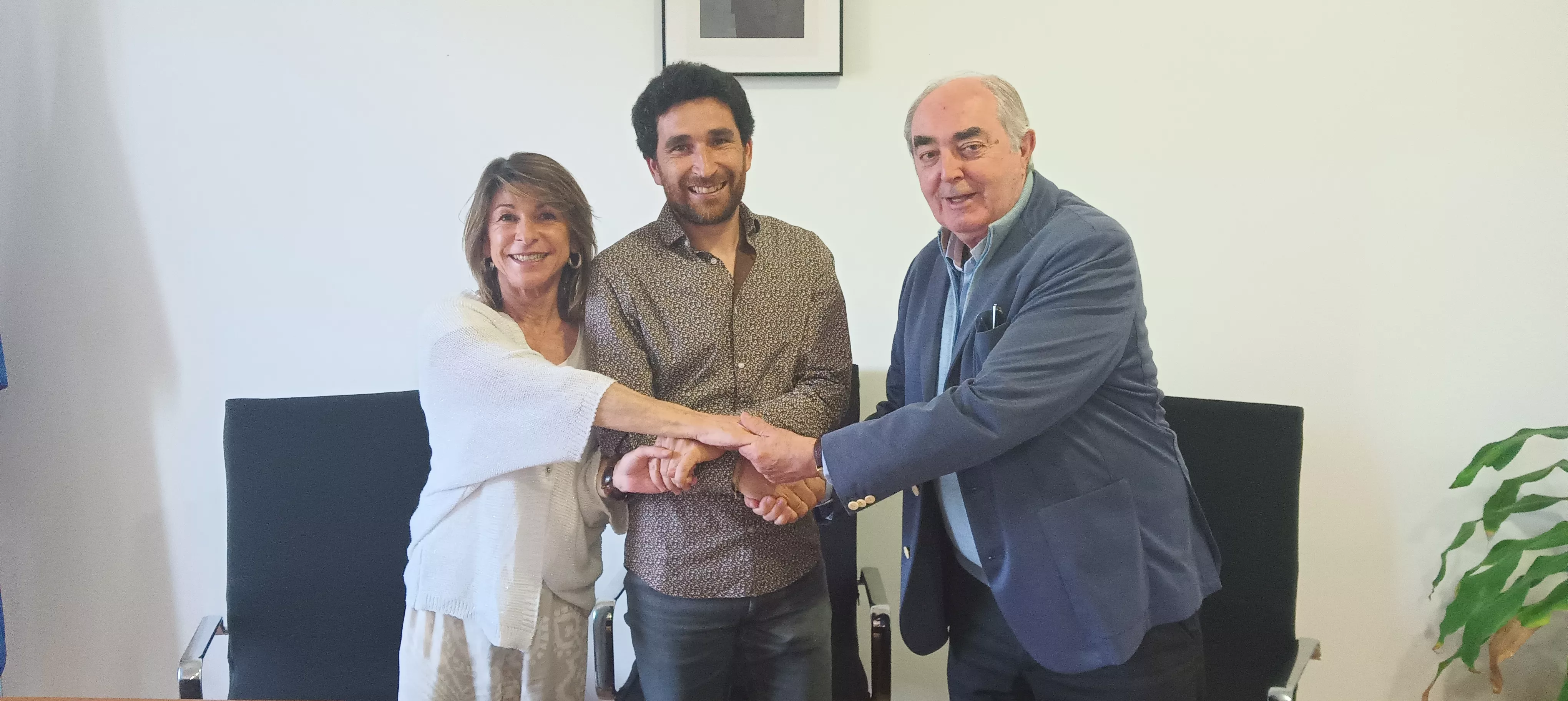 Paz Agraz, José Manuel Bielsa y Manuel Rodríguez Chesa, tras renovar el convenio