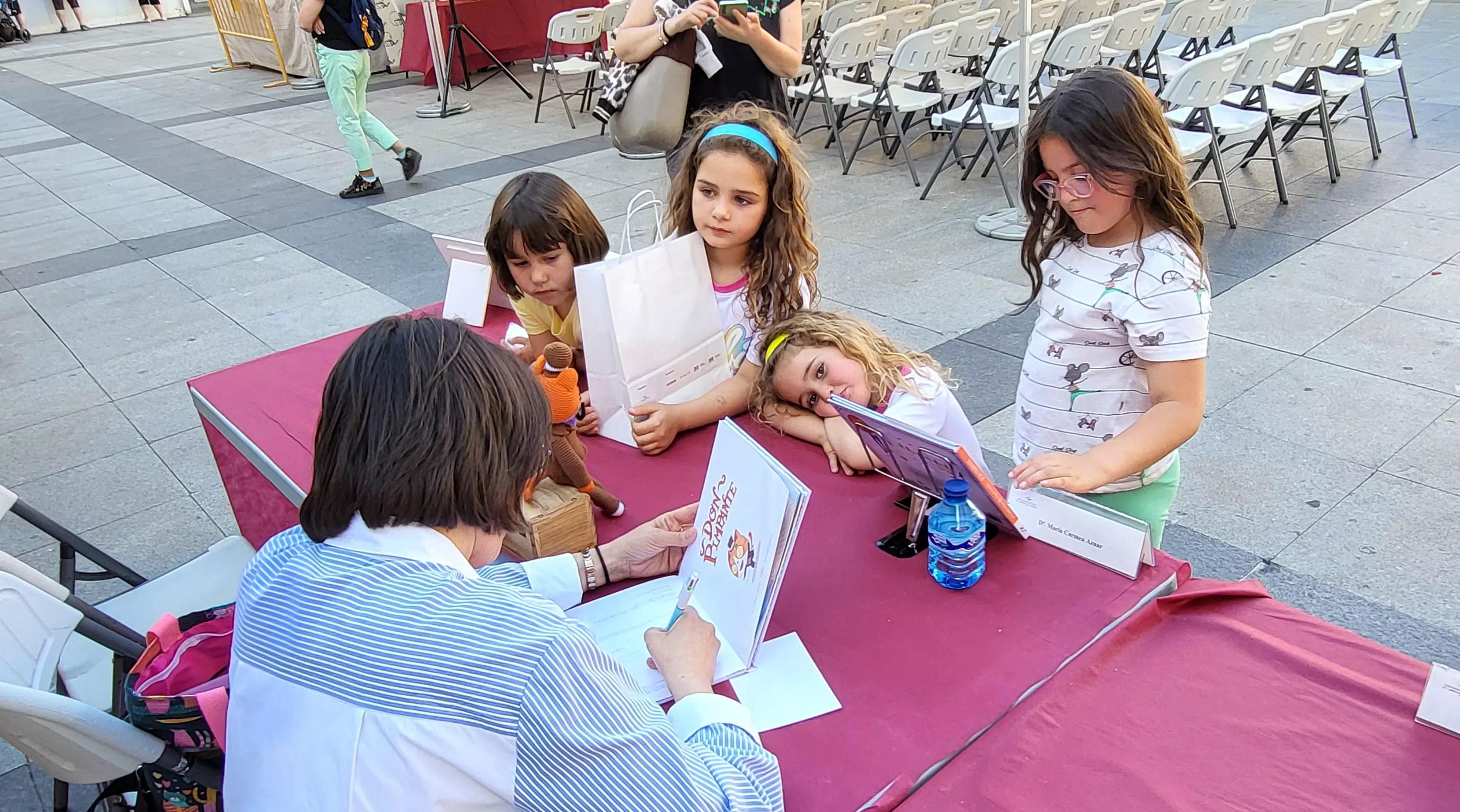Jornada del miércoles en la 40 Feria del Libro de Huesca. Foto Mercedes Manterola