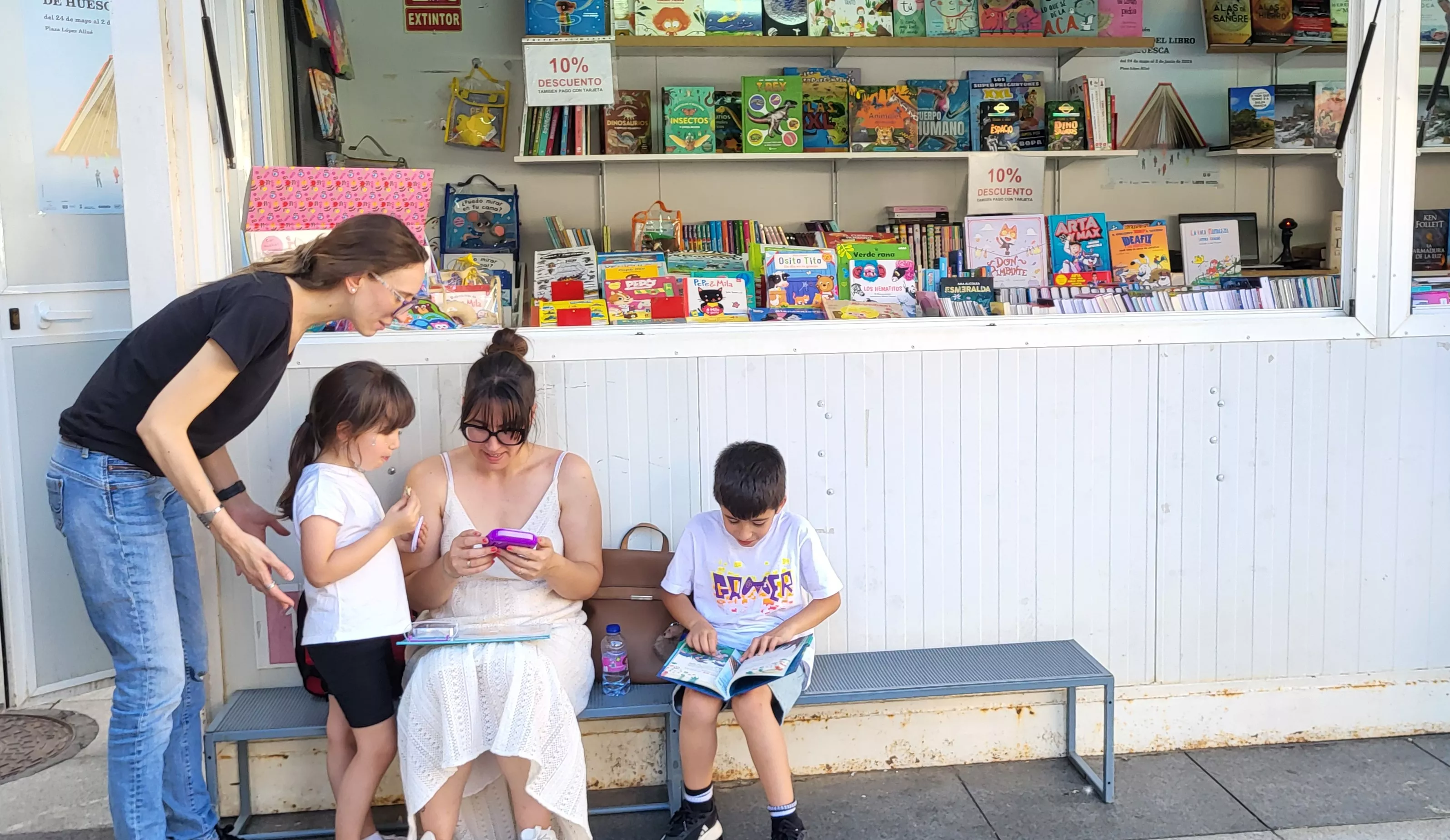 Jornada del miércoles en la 40 Feria del Libro de Huesca. Foto Mercedes Manterola