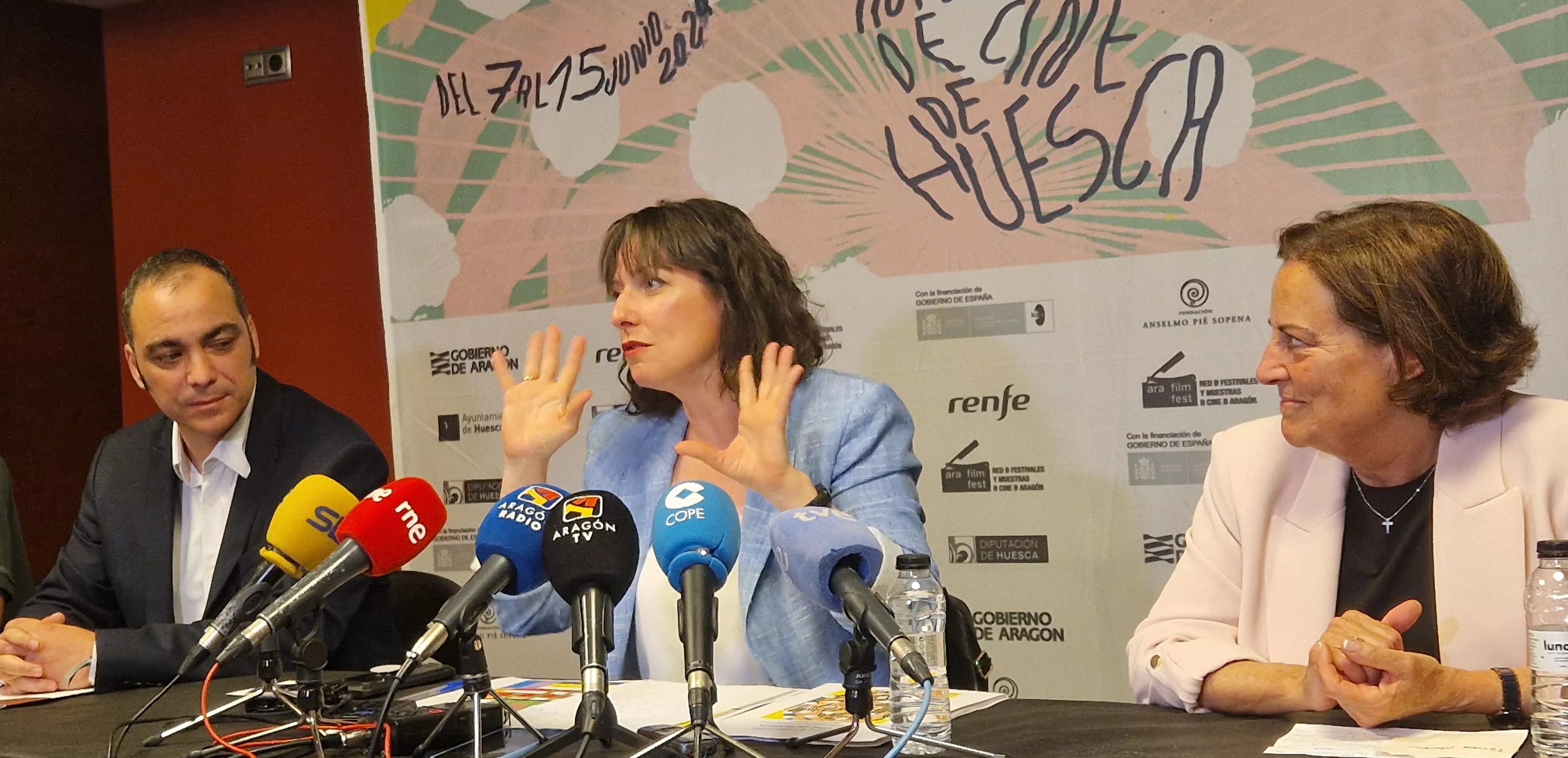 Estela Rasal, entre Carlos Sampériz y Teruca Moreno, en una imagen de archivo. Foto Myriam Martínez