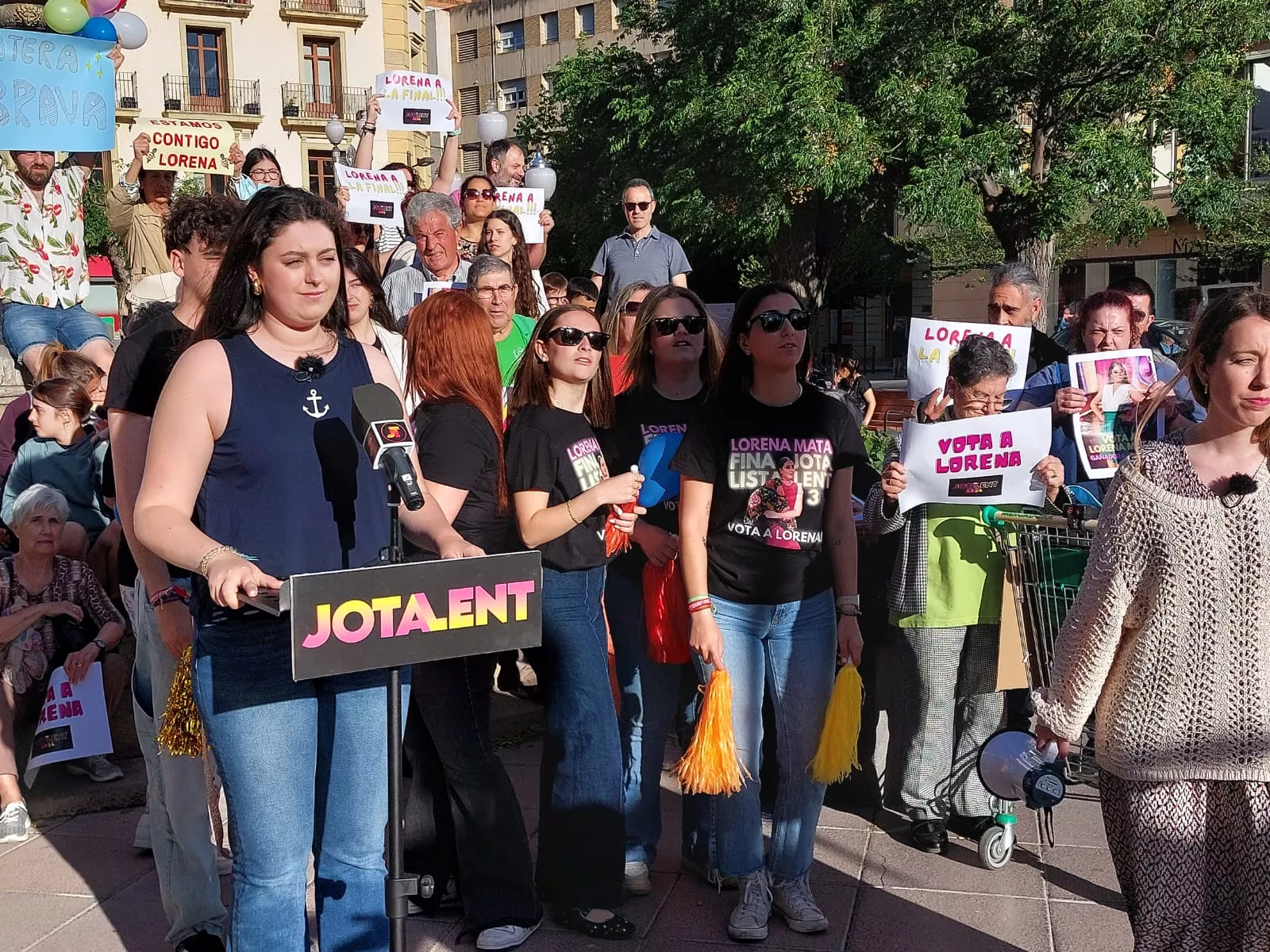 Lorena Mata en la Plaza de Navarra en la promoción de Jotalent