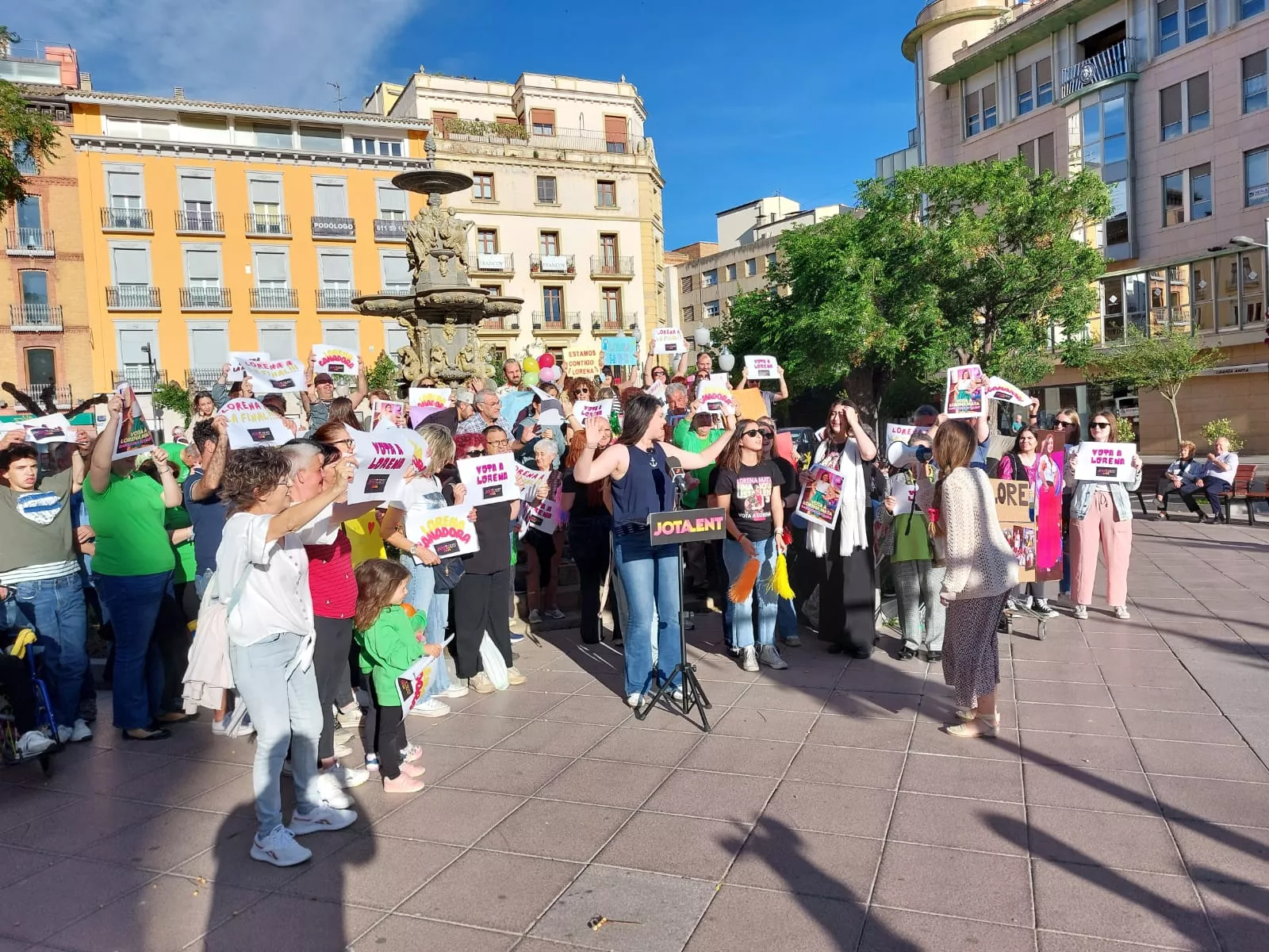 Lorena Mata en la Plaza de Navarra en la promoción de Jotalent
