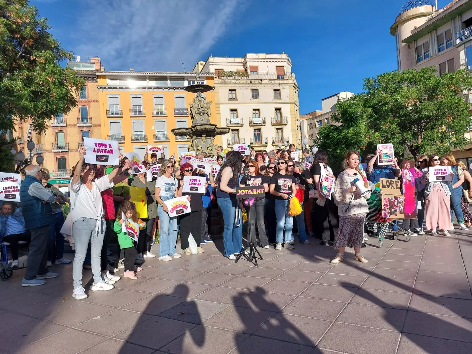 Lorena Mata en la Plaza de Navarra en la promoción de Jotalent