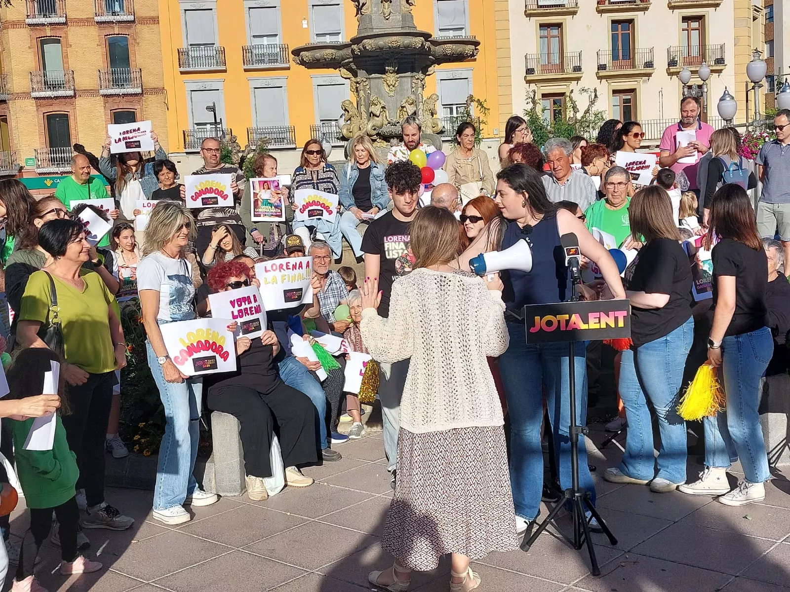 Lorena Mata en la Plaza de Navarra en la promoción de Jotalent
