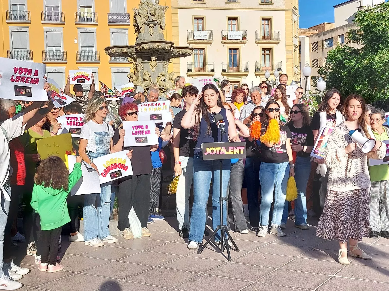 Lorena Mata en la Plaza de Navarra en la promoción de Jotalent