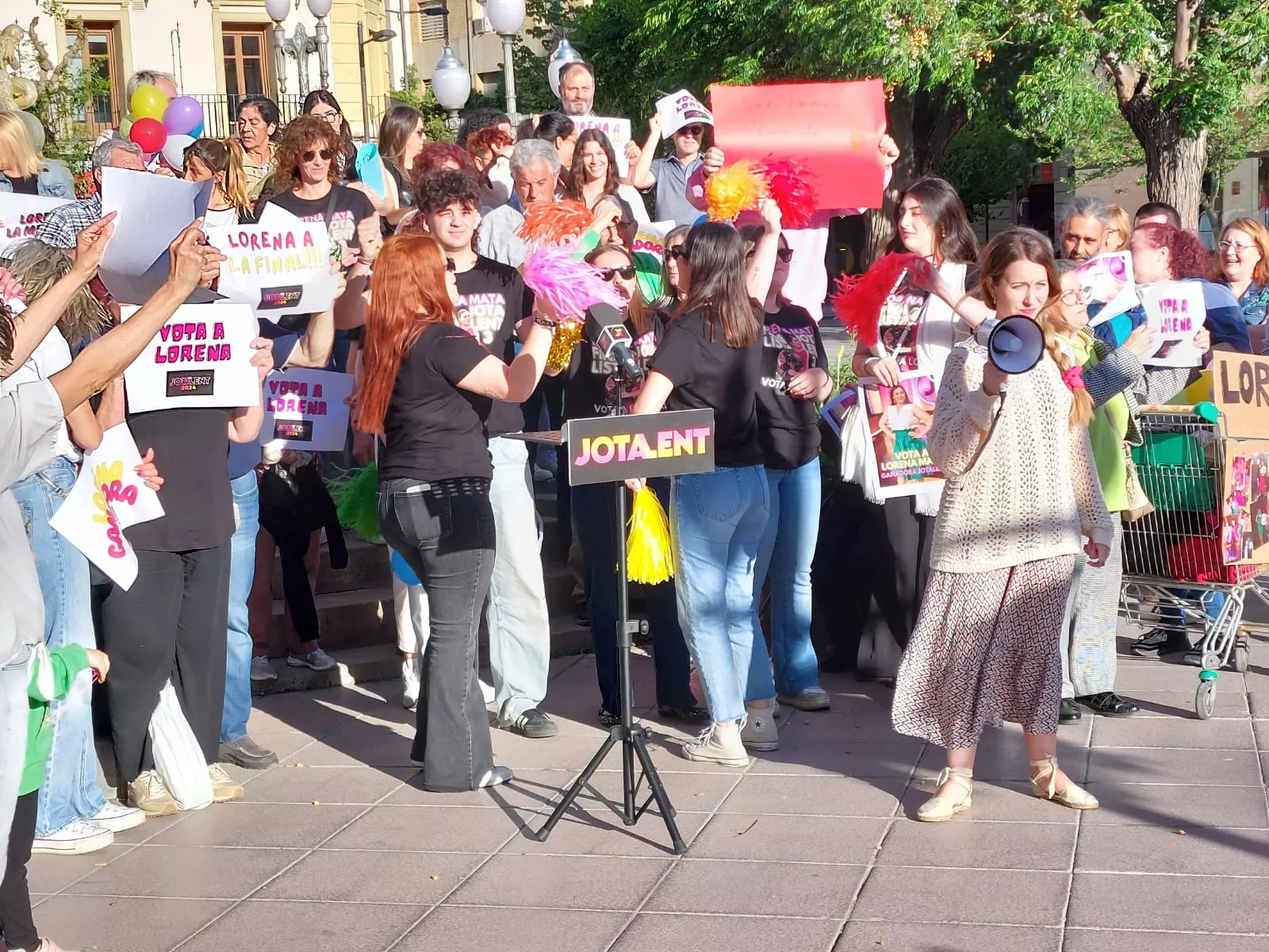 Lorena Mata en la Plaza de Navarra en la promoción de Jotalent