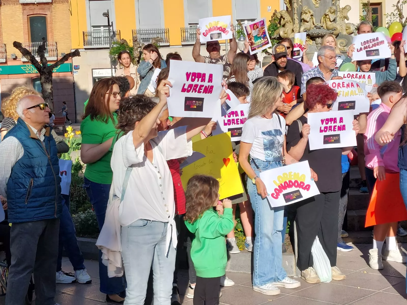 Lorena Mata en la Plaza de Navarra en la promoción de Jotalent