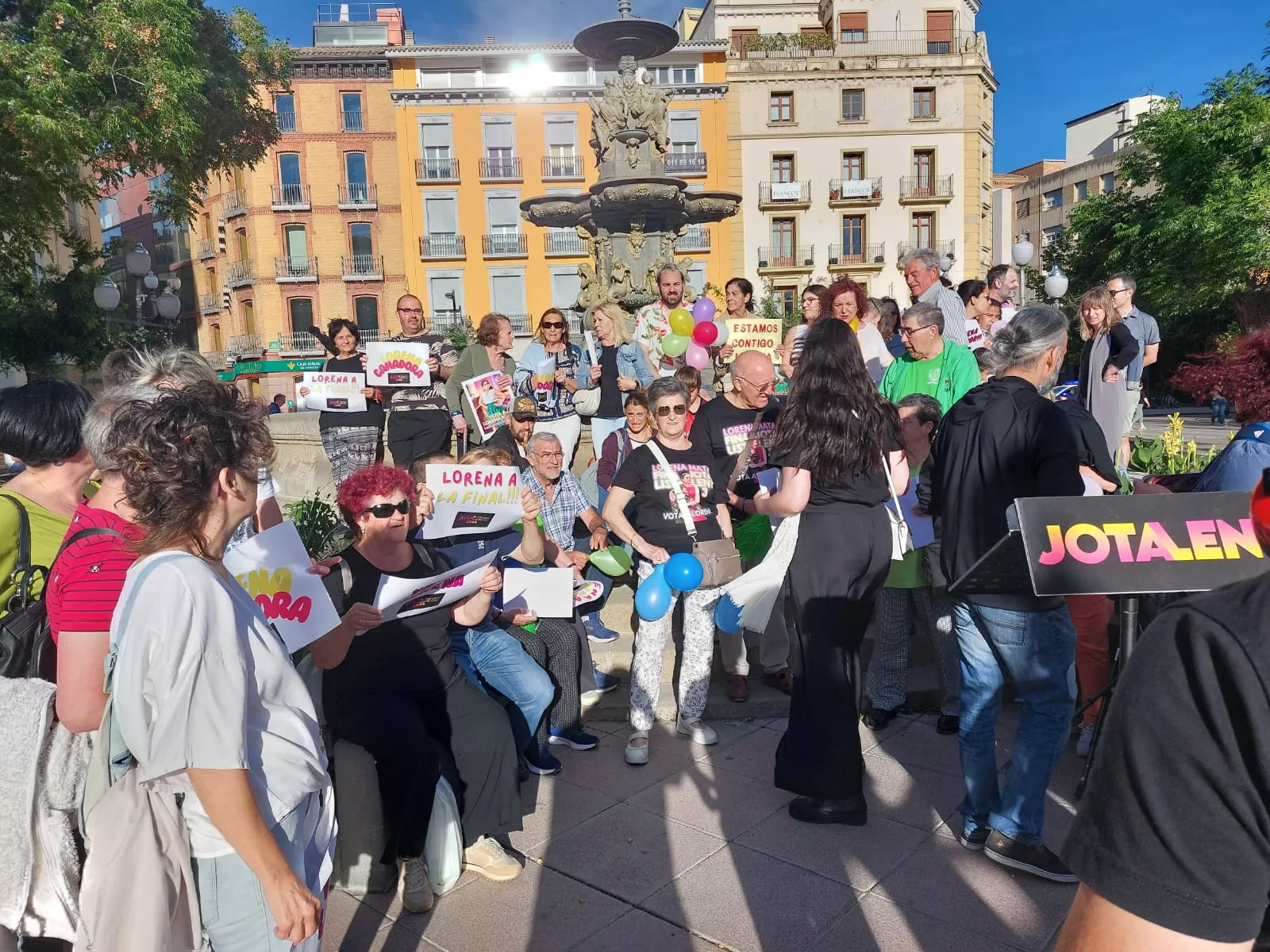 Lorena Mata en la Plaza de Navarra en la promoción de Jotalent