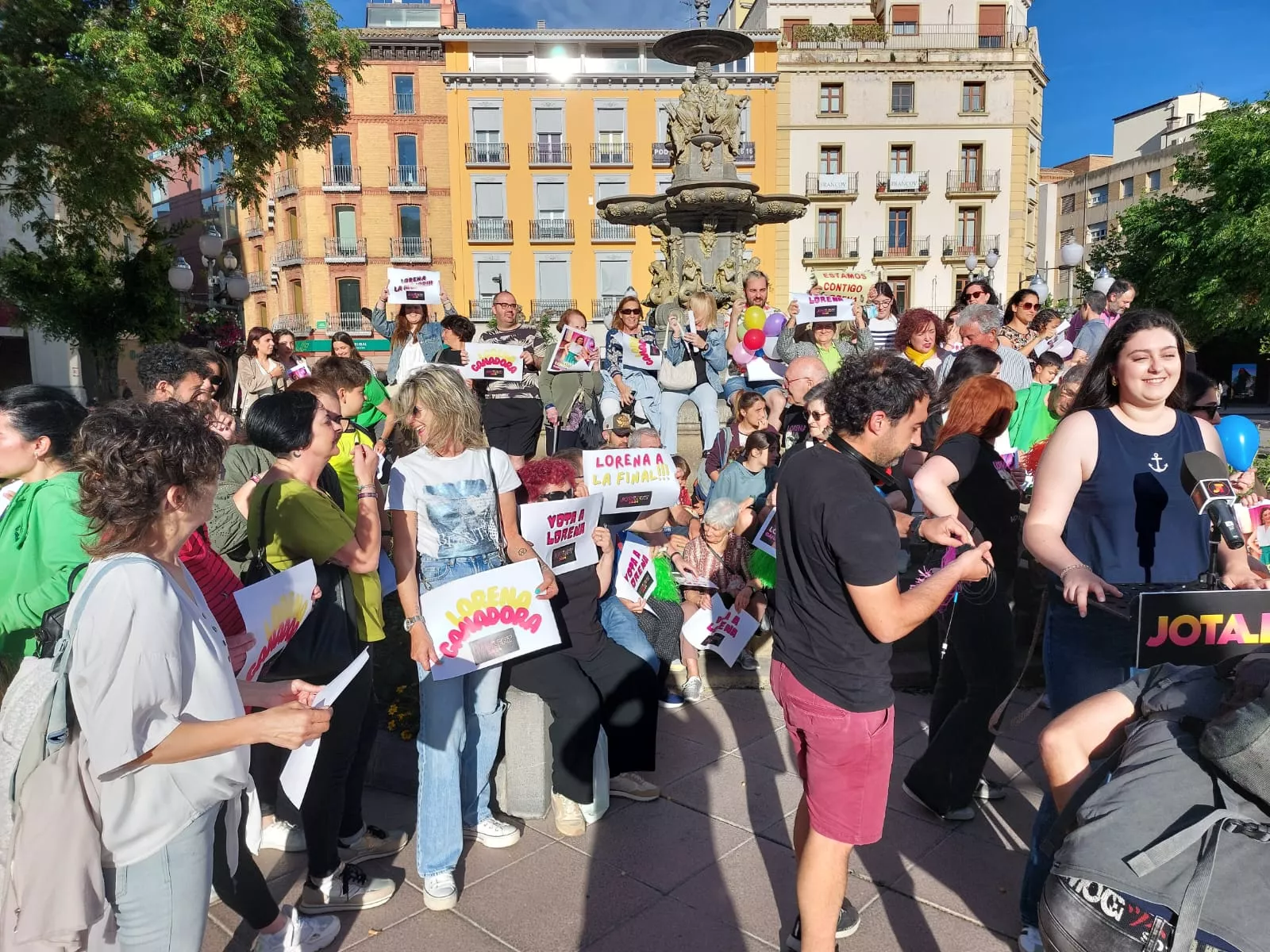 Lorena Mata en la Plaza de Navarra en la promoción de Jotalent