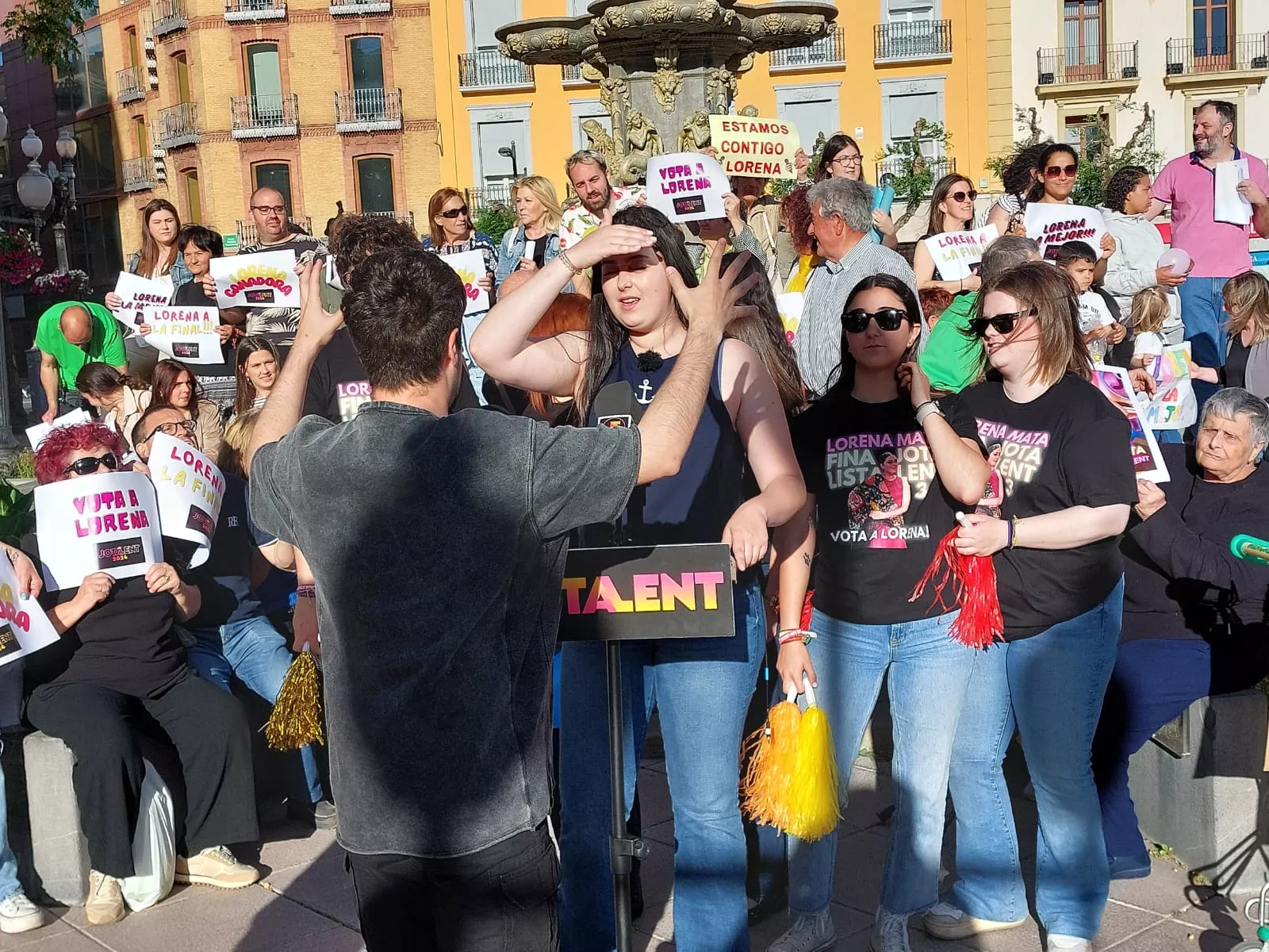 Lorena Mata en la Plaza de Navarra en la promoción de Jotalent