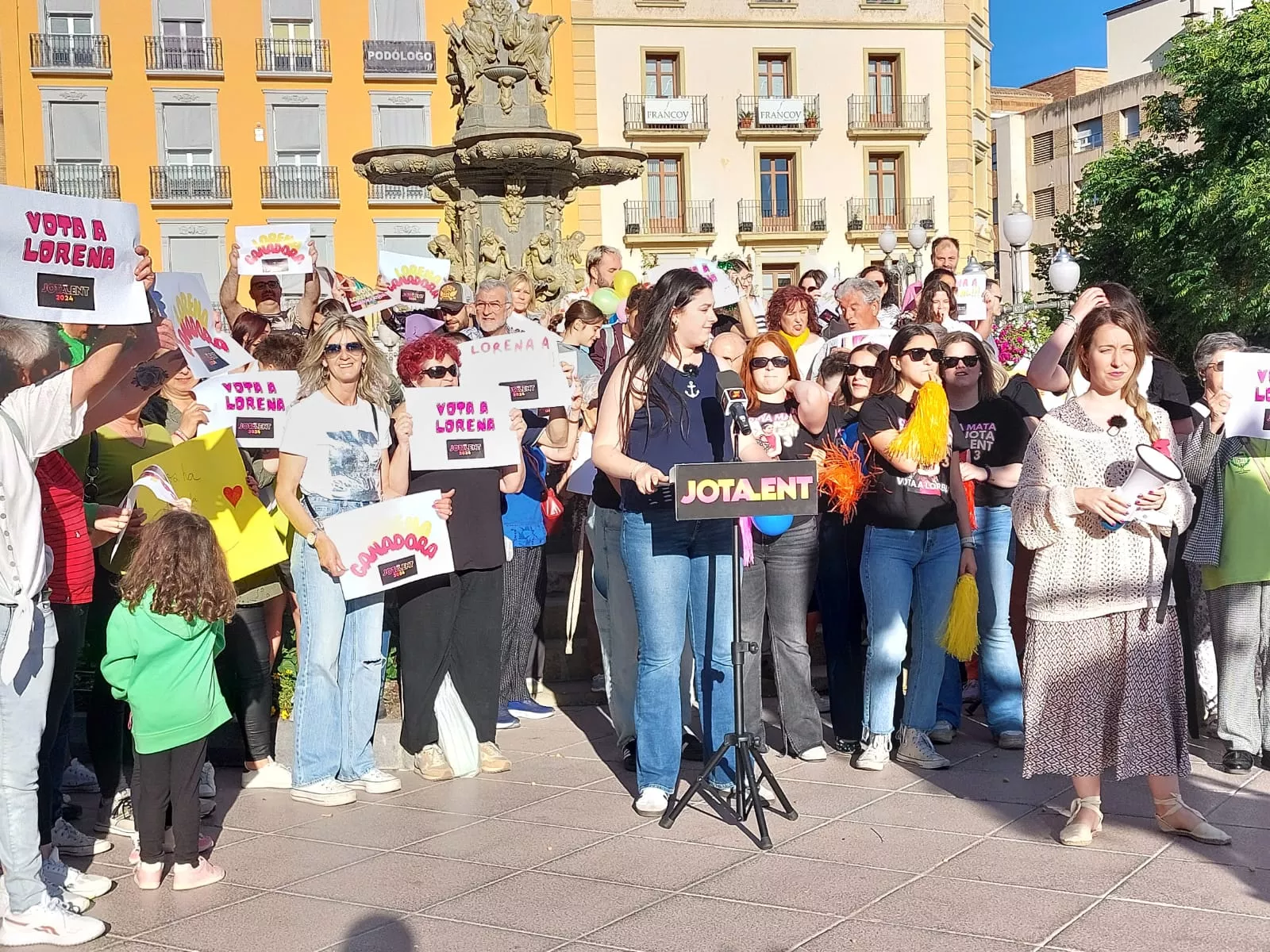 Lorena Mata en la Plaza de Navarra en la promoción de Jotalent