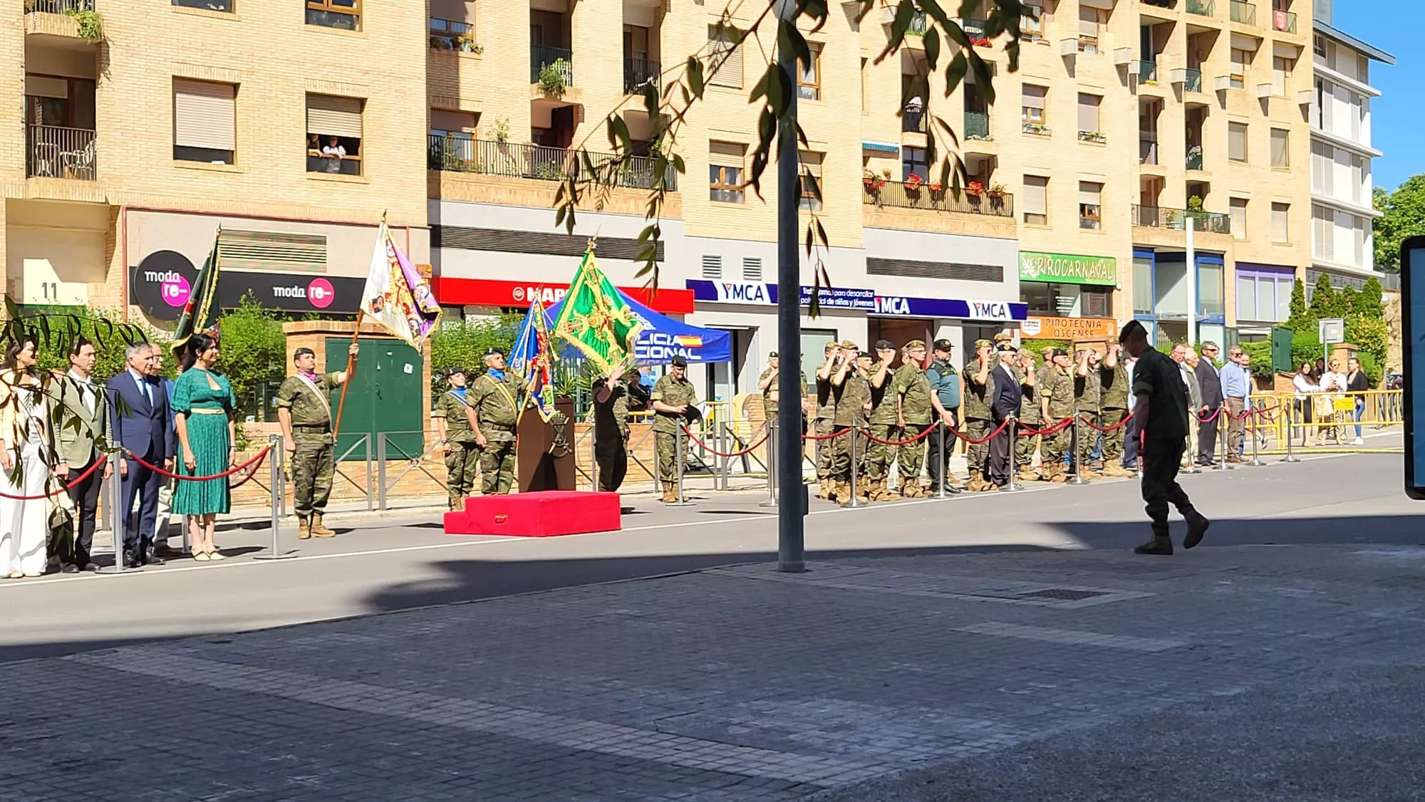 Acto de Izado de la Bandera en Huesca