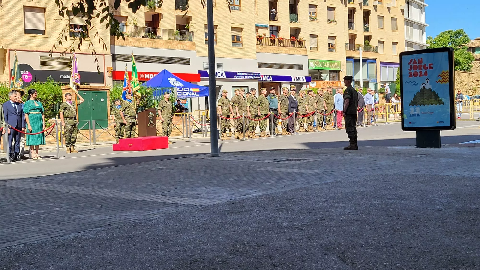 Acto de Izado de la Bandera en Huesca