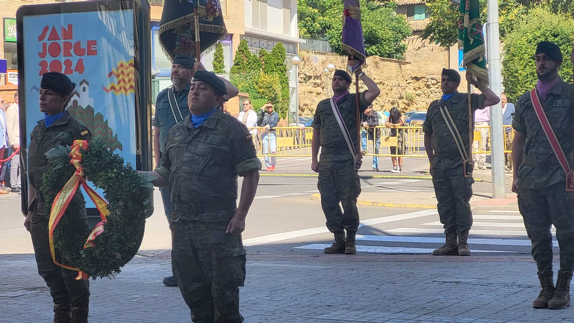 Acto de Izado de la Bandera en Huesca