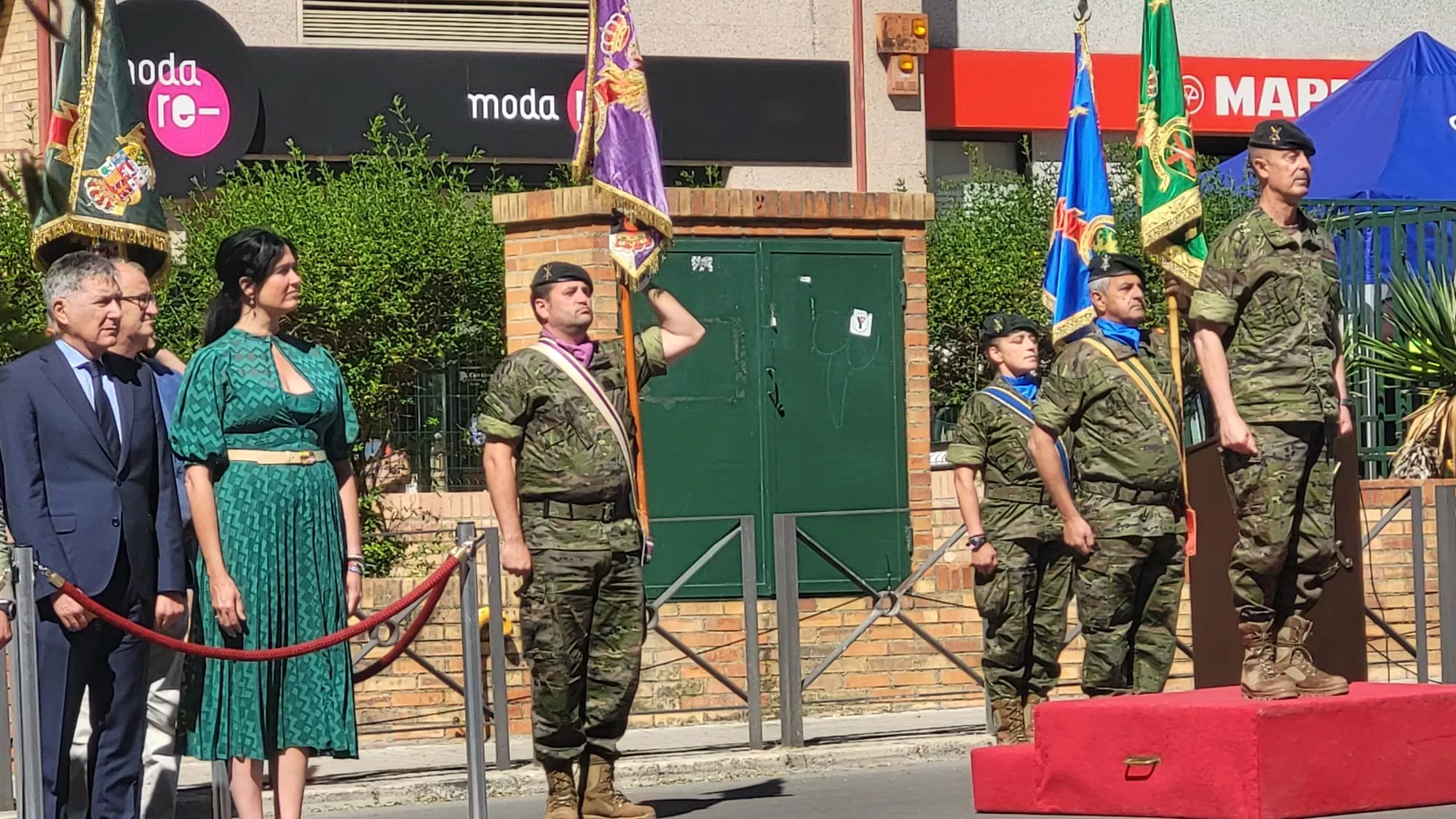 Acto de Izado de la Bandera en Huesca