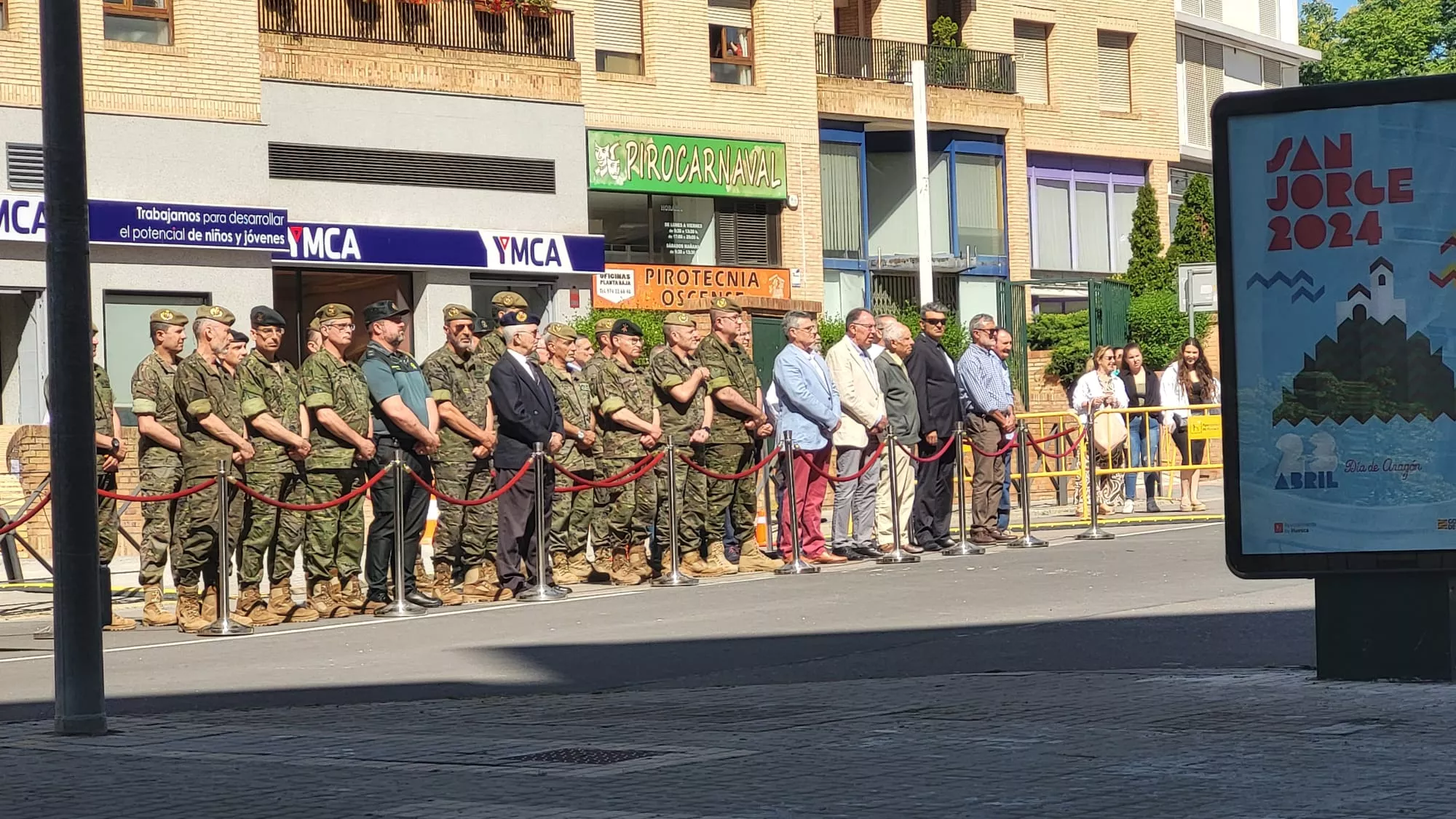 Acto de Izado de la Bandera en Huesca