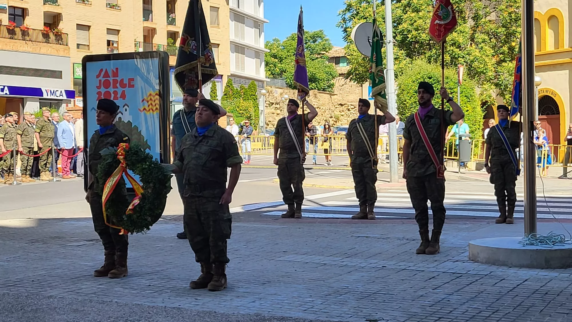 Acto de Izado de la Bandera en Huesca