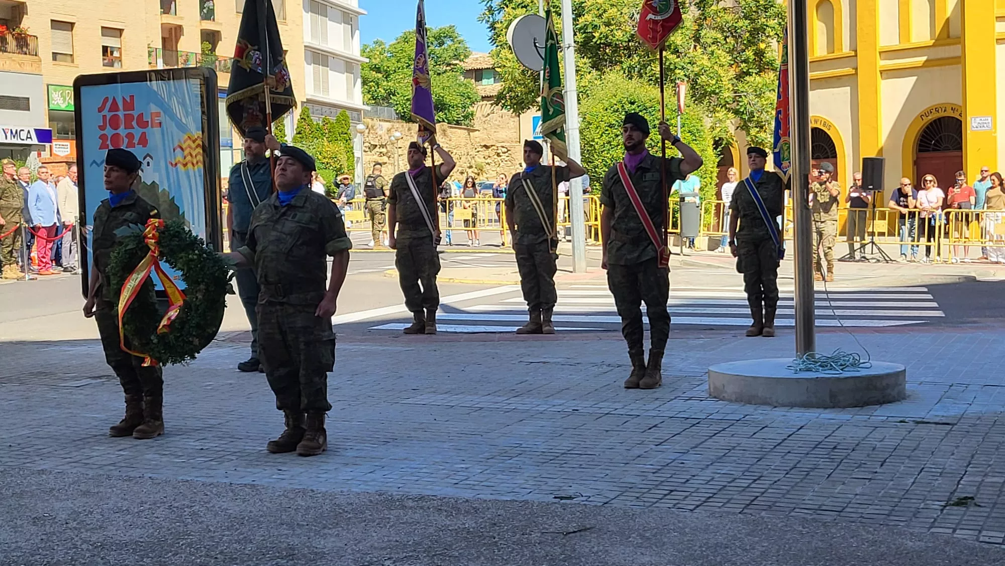 Acto de Izado de la Bandera en Huesca