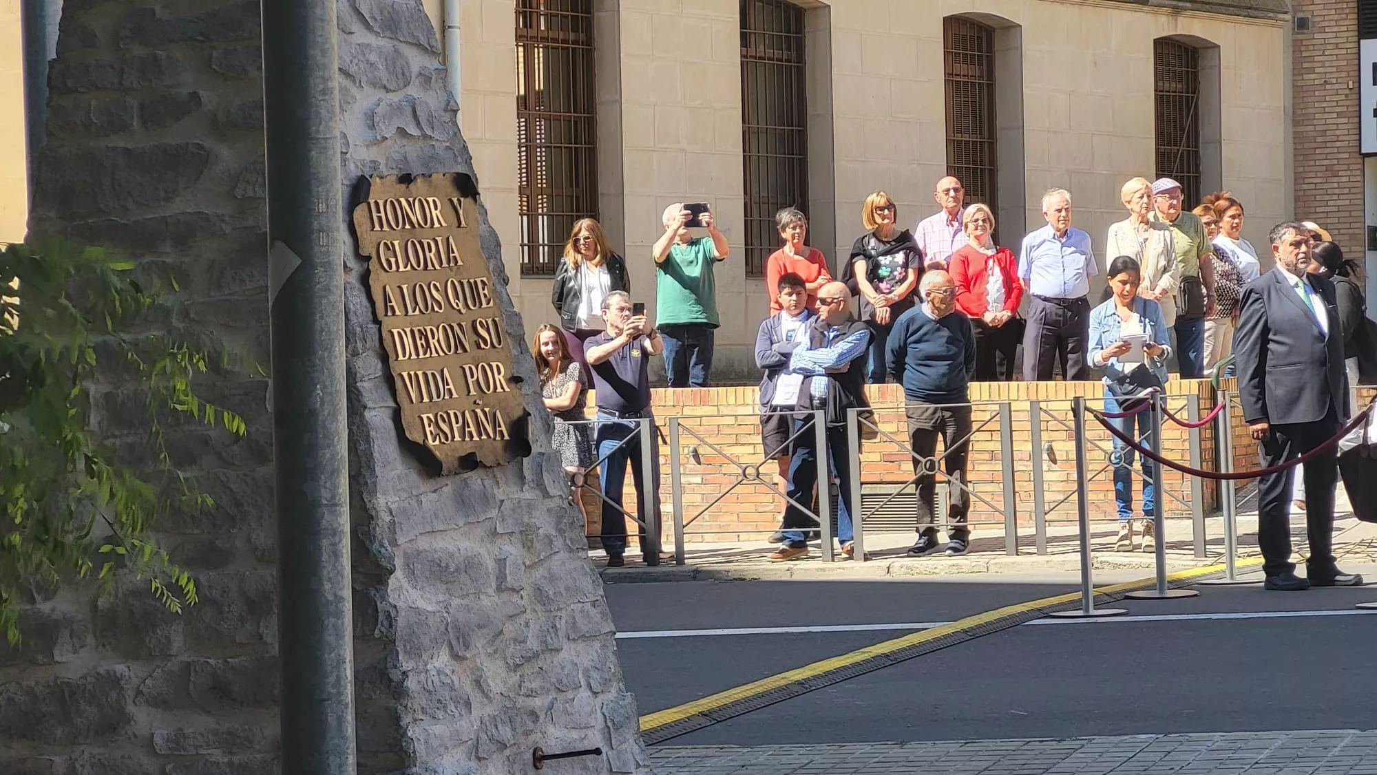 Acto de Izado de la Bandera en Huesca