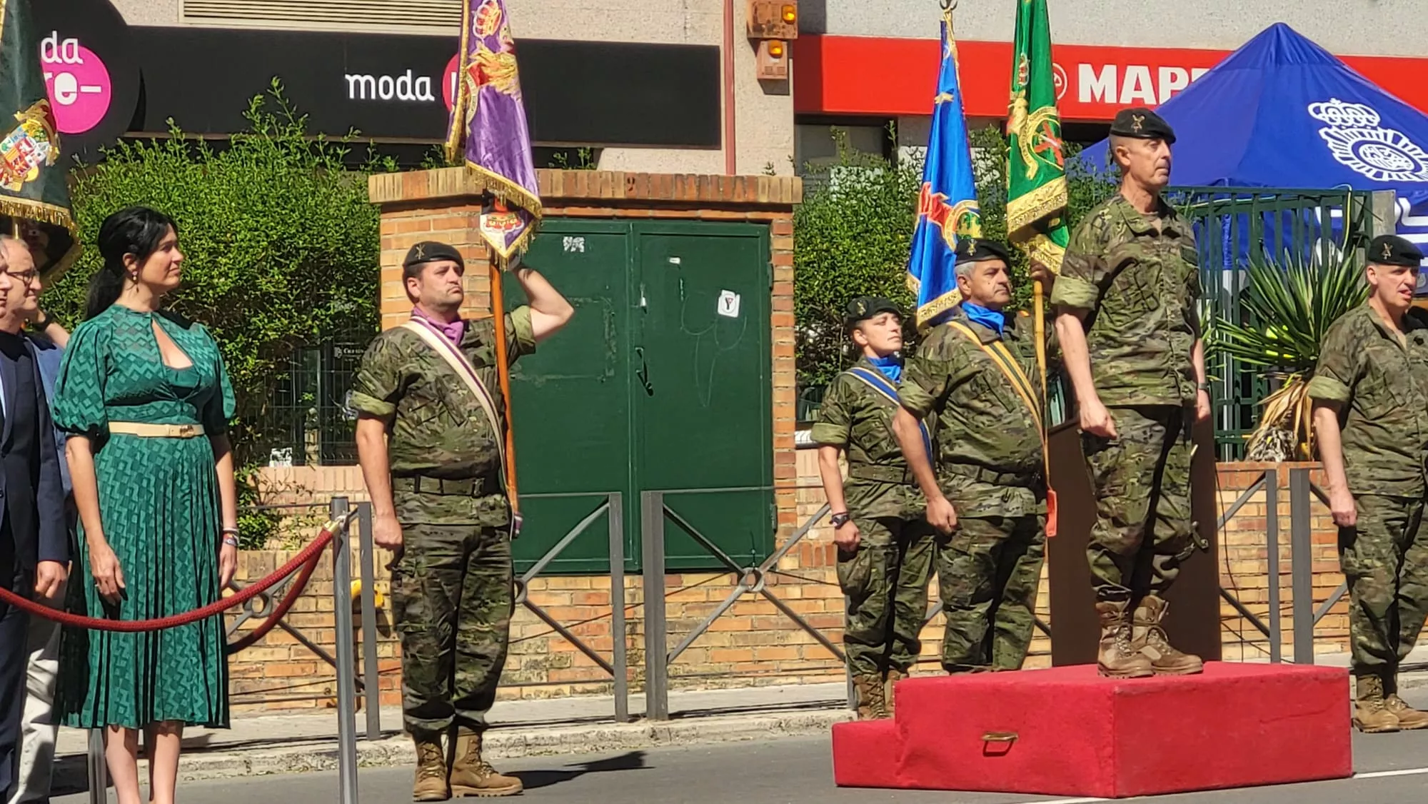 Acto de Izado de la Bandera en Huesca