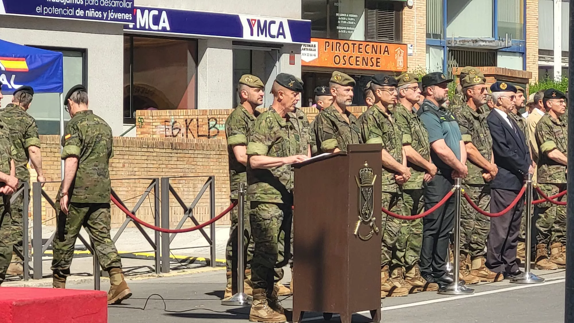 Acto de Izado de la Bandera en Huesca