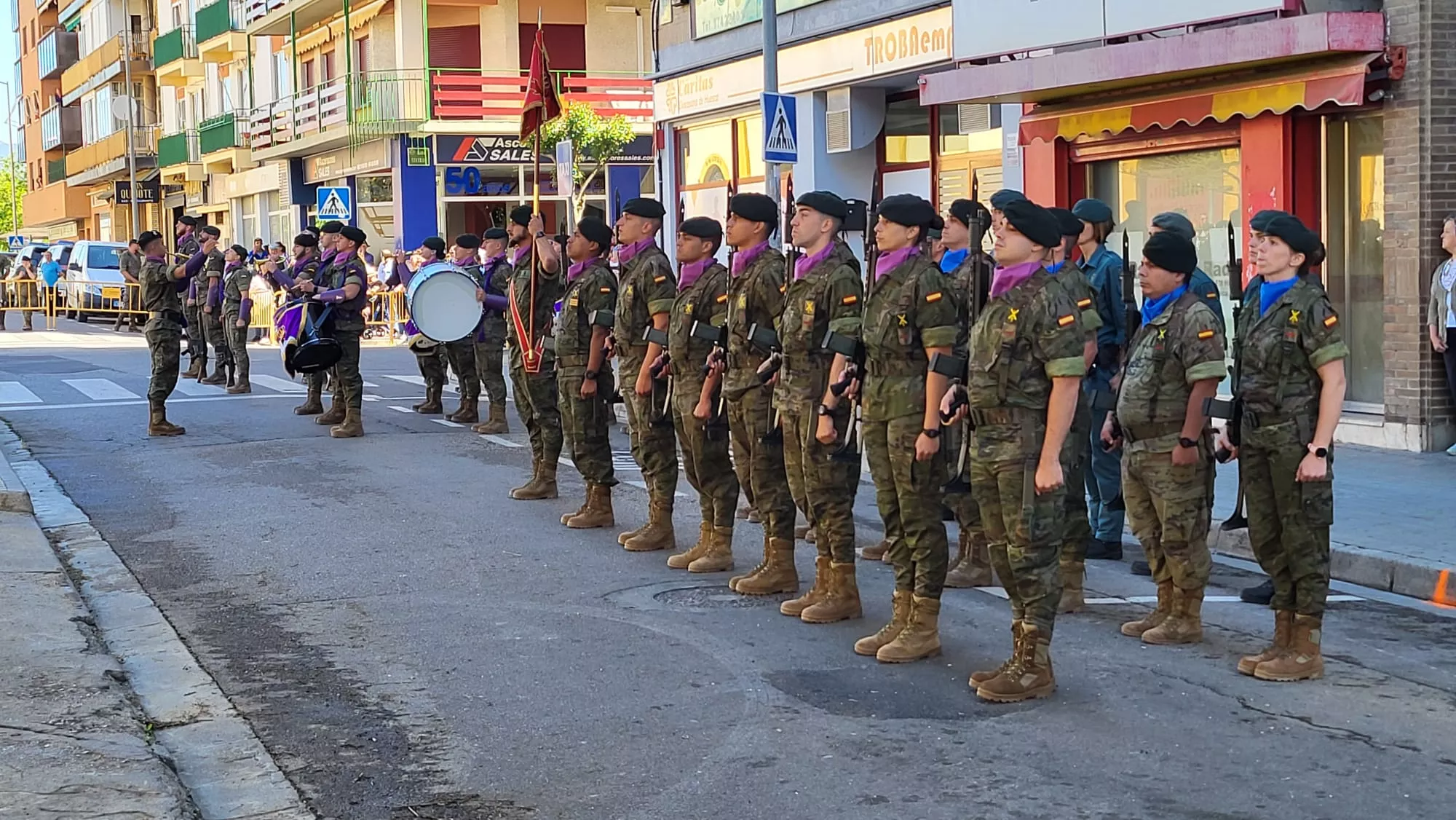 Acto de Izado de la Bandera en Huesca