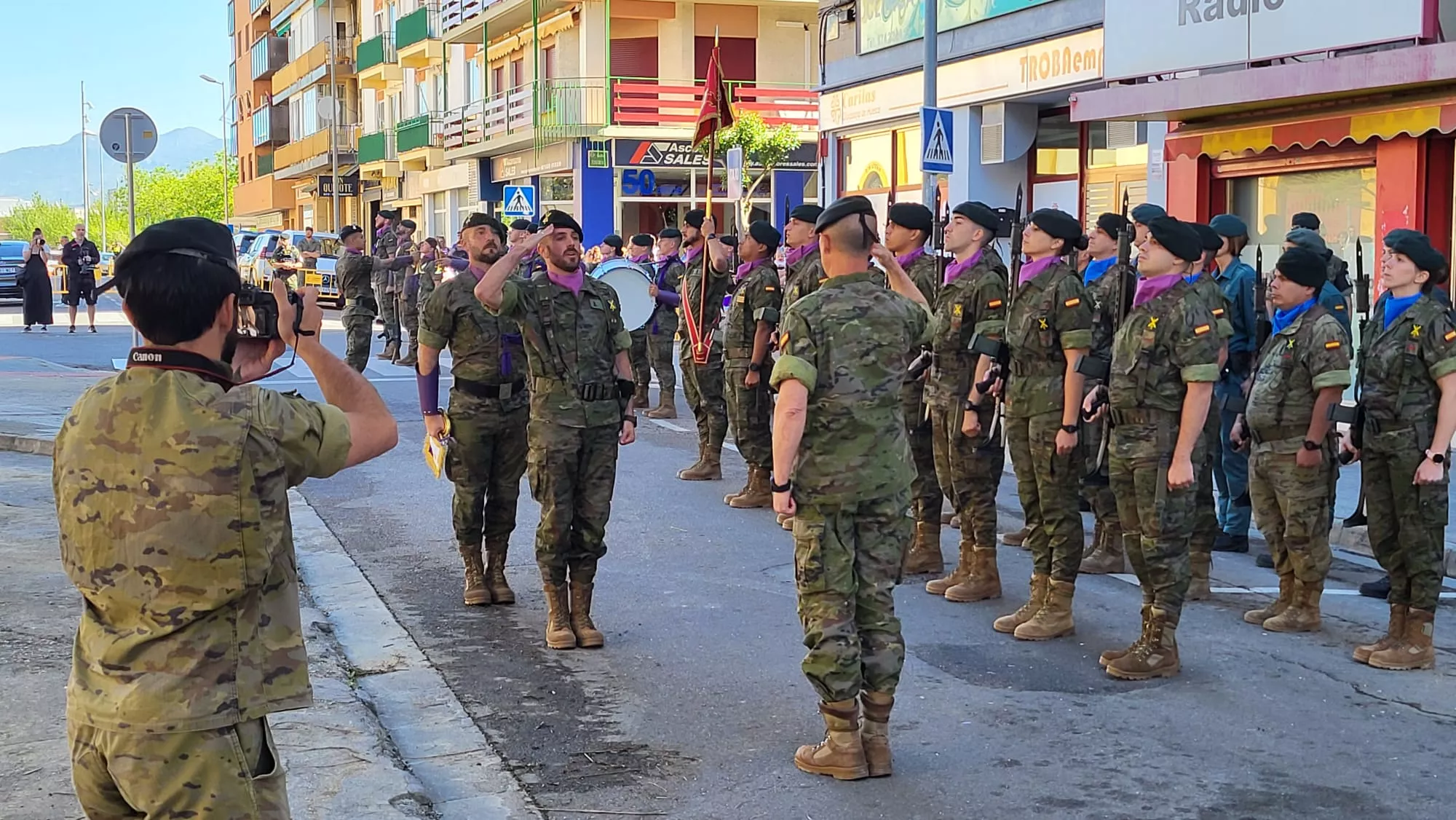 Acto de Izado de la Bandera en Huesca