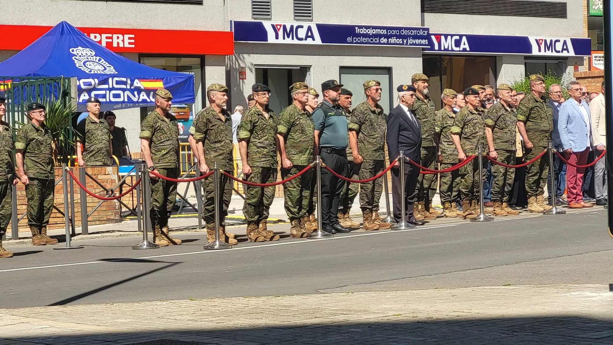 Acto de Izado de la Bandera en Huesca