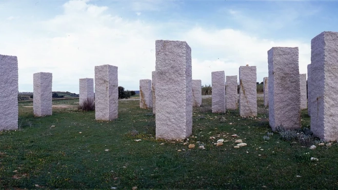 Obra Siglo XX de Ulrich Rückriem en Abiego. Obra Siglo XX de Ulrich Rückriem en Abiego.