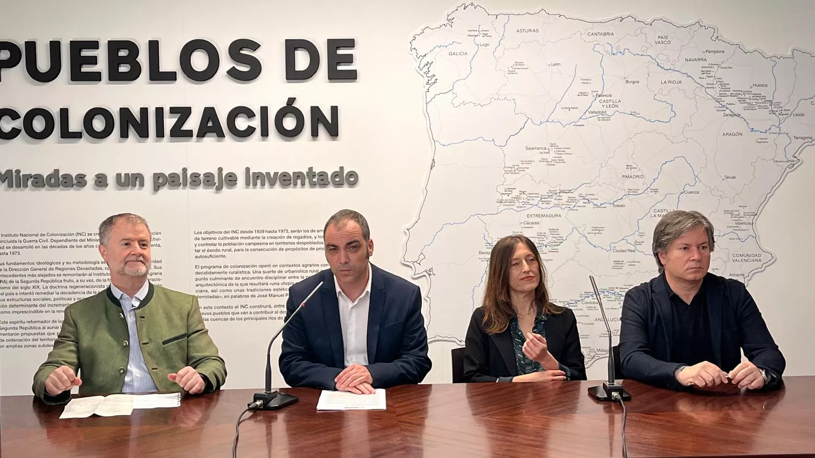 Muñoz, Sampériz, Amado y Patiño en la presentación de la exposición. Foto Mercedes Manterola