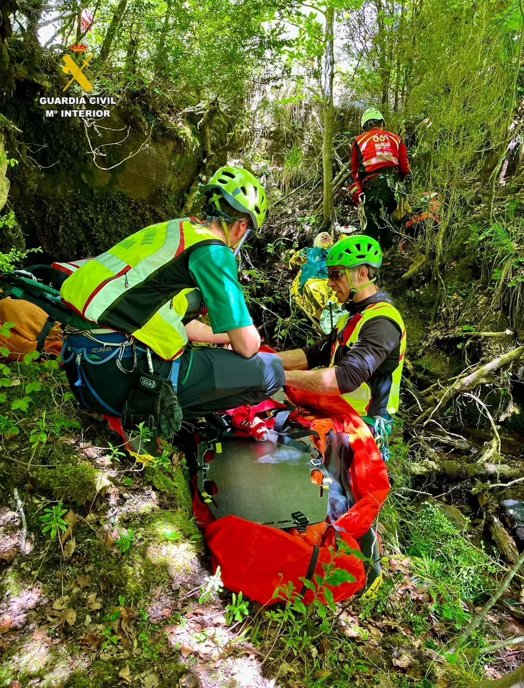 Rescate de un senderista accidentado cerca de la cascada de La Larri.