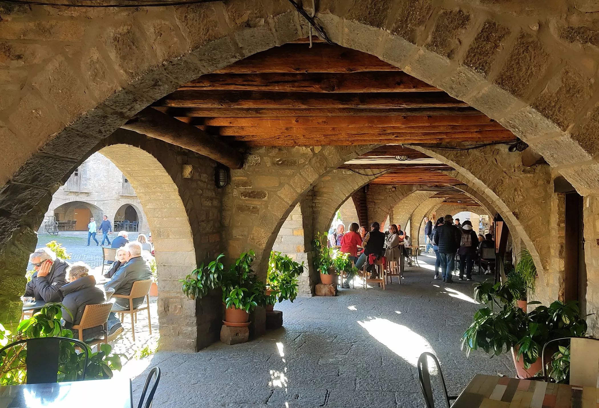 Las terrazas del casco antiguo de Aínsa demuestran su potencial turístico