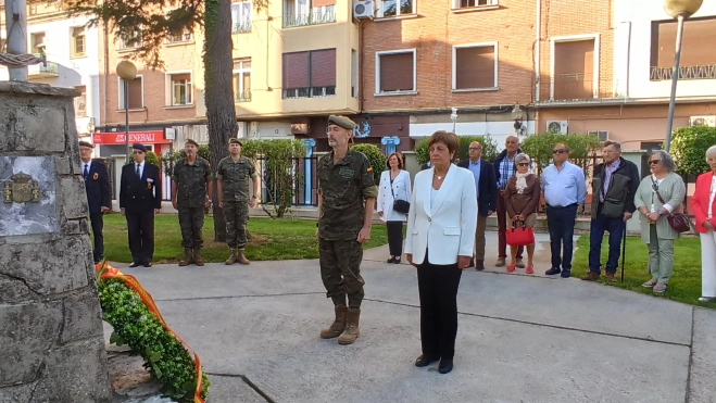 El coronel Matilla y María José Nasarre El coronel Matilla y María José Nasarre