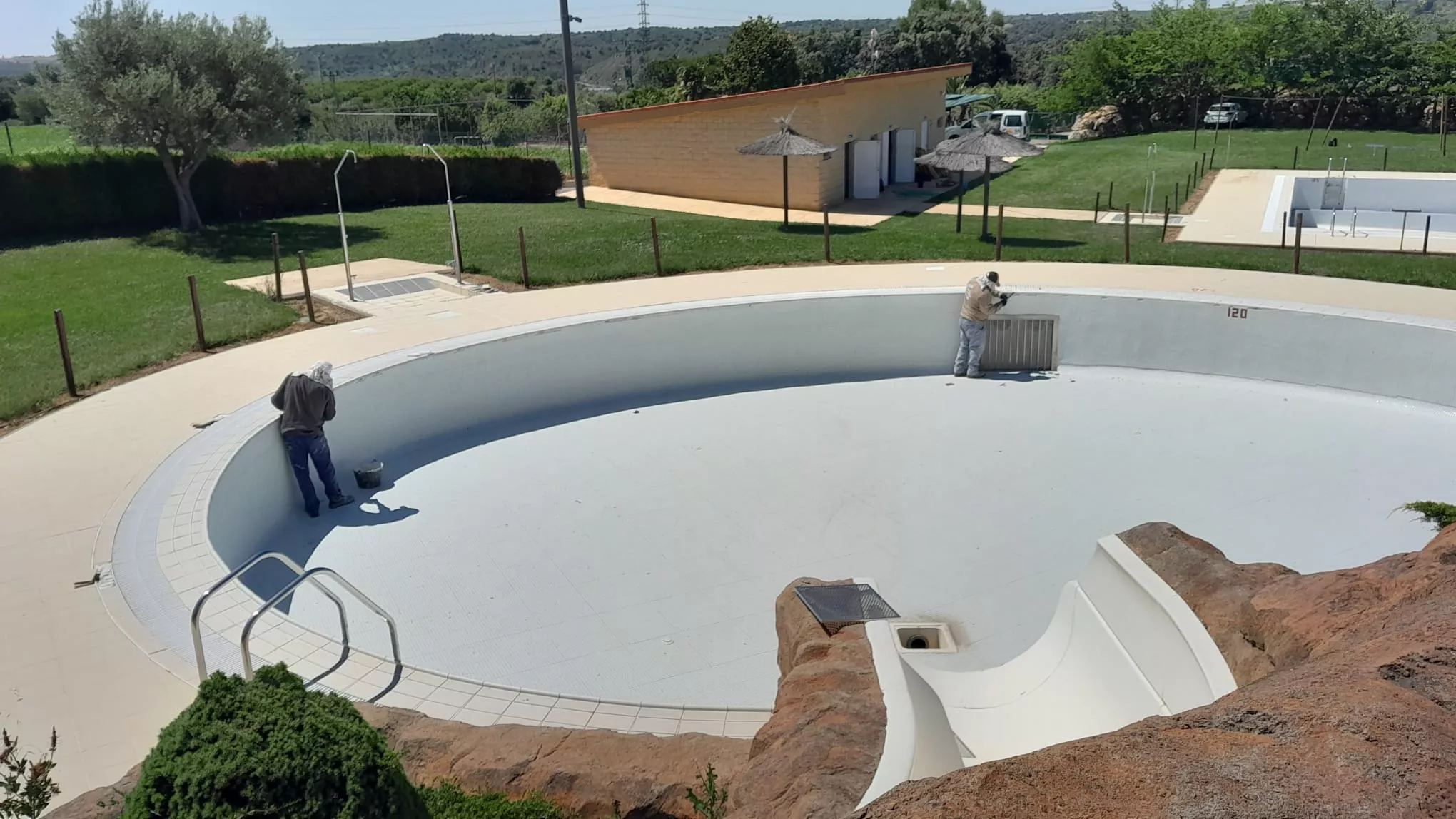 Trabajos en las piscinas de Barbastro