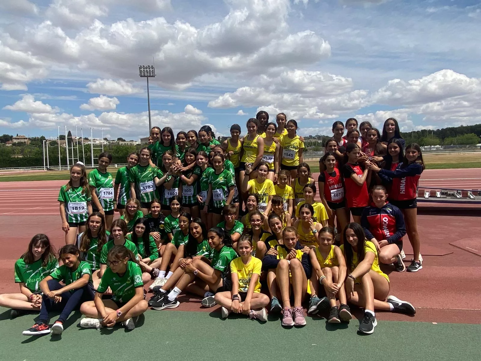 Podio femenino con Intec Zoiti e Hinaco, segundo y tercero.